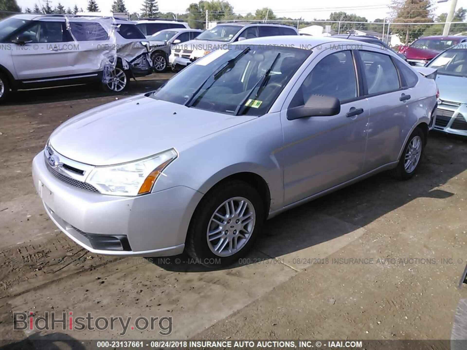 2011 Ford Focus - VIN: 1FAHP3FN3BW145977 - Фото 2