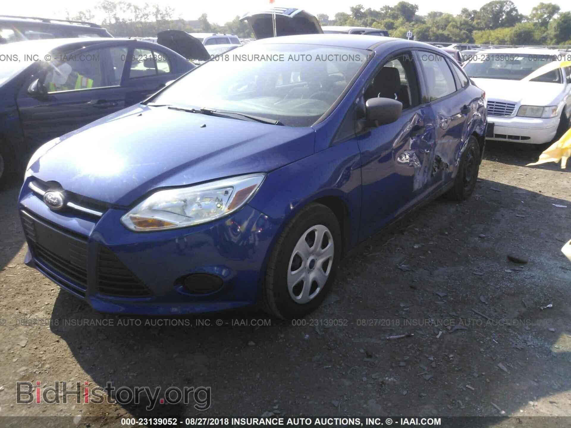 2012 Ford Focus - VIN: 1FAHP3E2XCL462018 - Photo 2