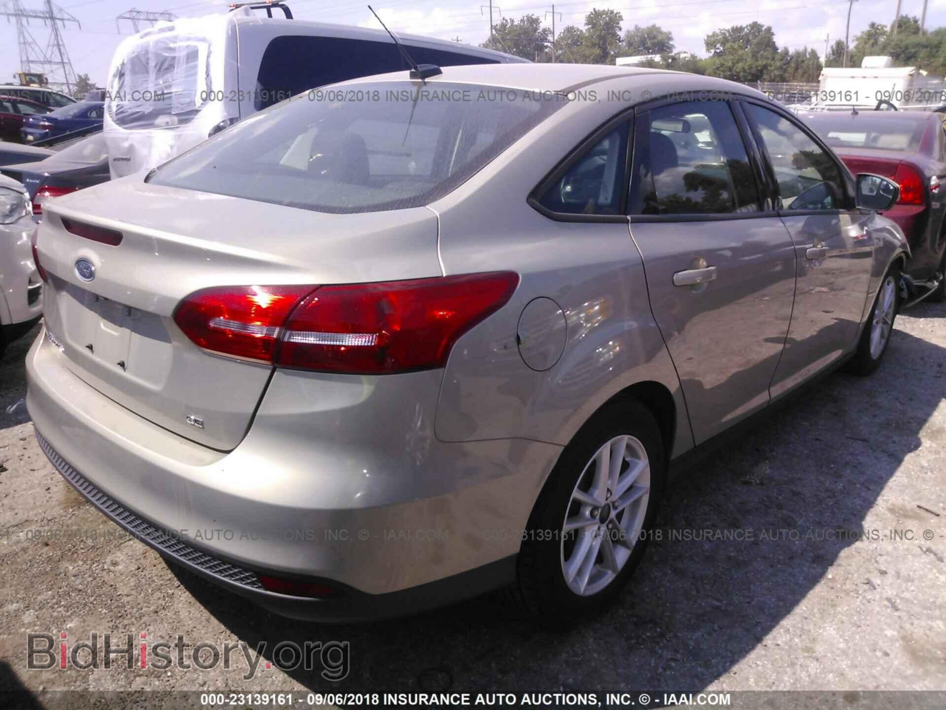 2015 Ford Focus - VIN: 1FADP3F24FL208659 - Photo 4