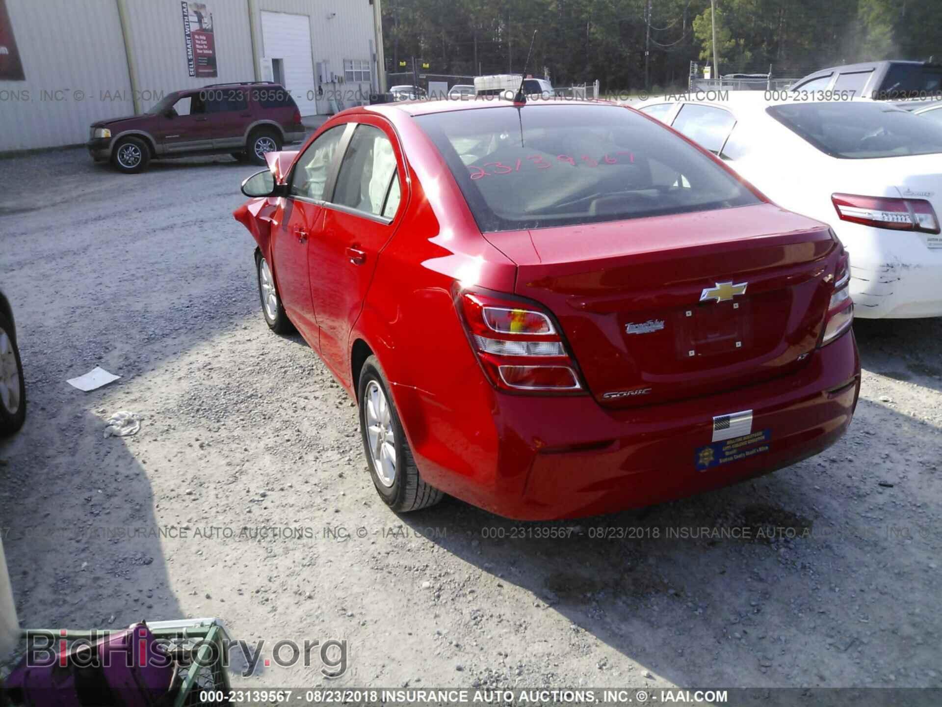 2018 Chevrolet Sonic - VIN: 1G1JD5SH5J4100770 - Фото 3