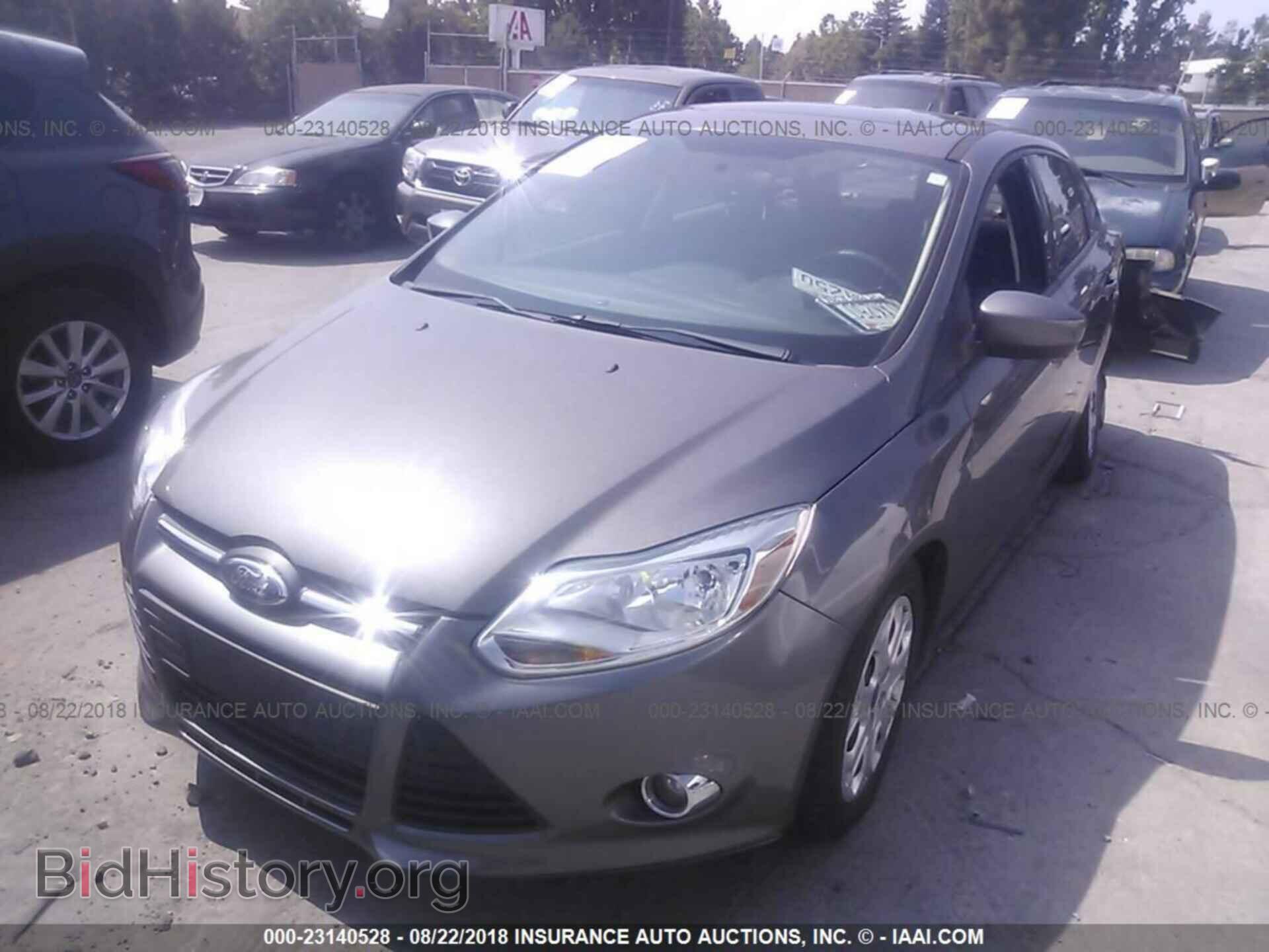 2012 Ford Focus - VIN: 1FAHP3F23CL237289 - Photo 2