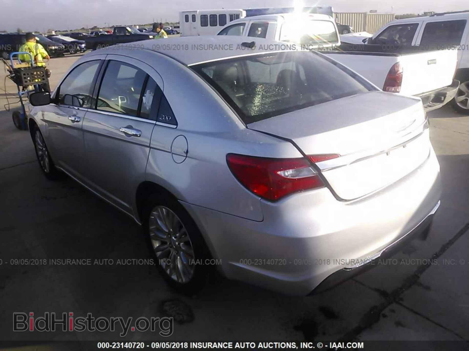 2012 Chrysler 200 - VIN: 1C3CCBCGXCN175229 - Photo 3
