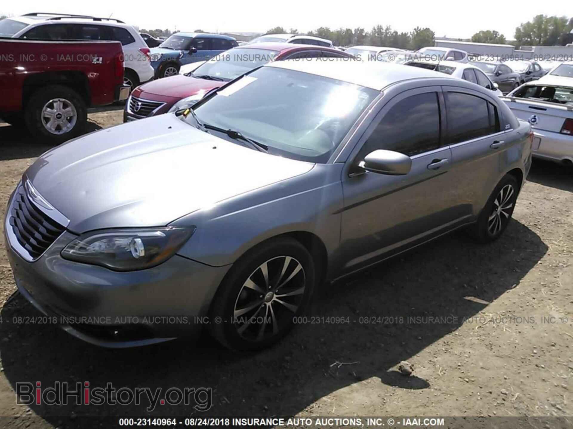 2013 Chrysler 200 - VIN: 1C3CCBBB5DN571124 - Фото 2