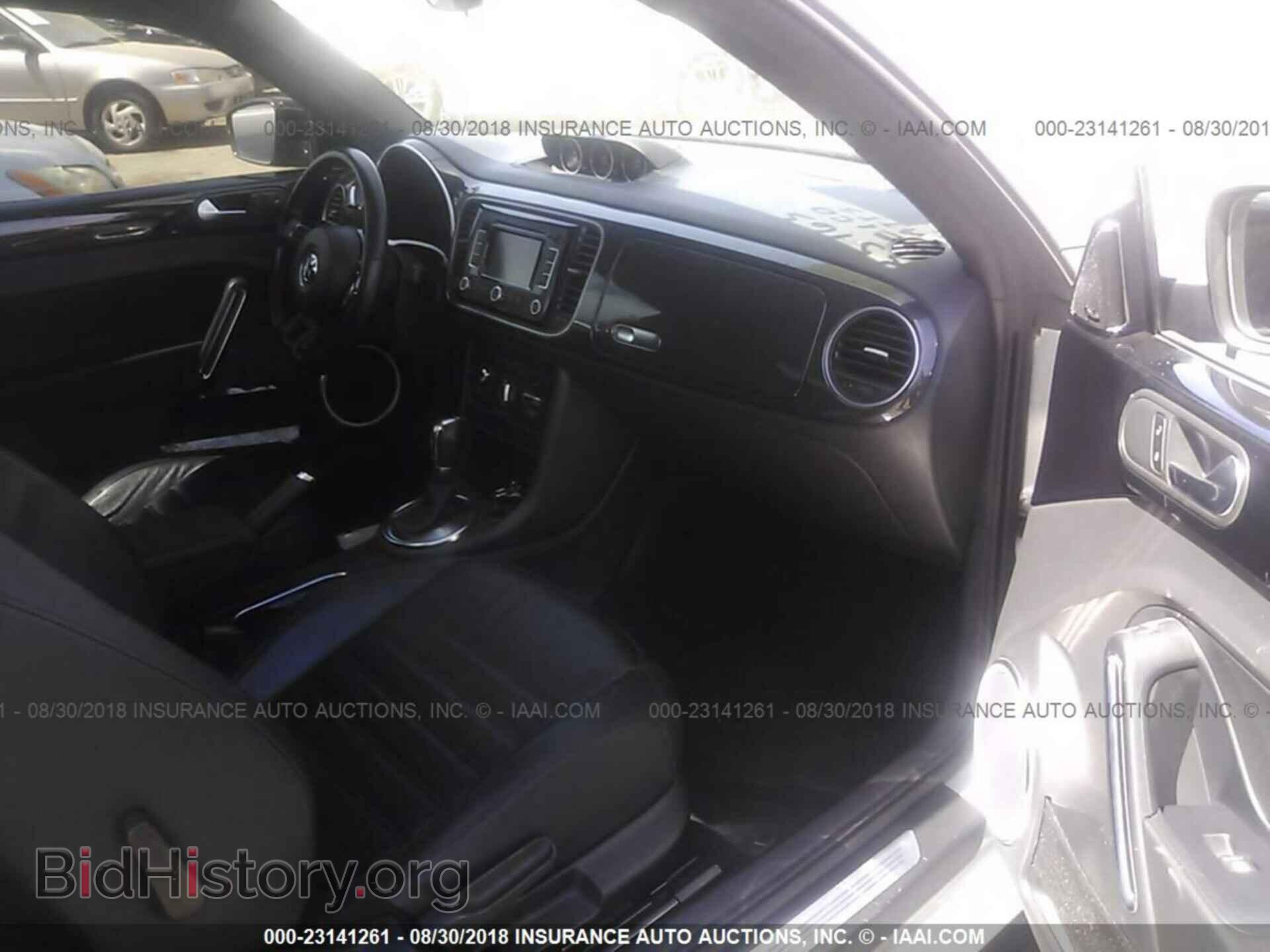 2012 Volkswagen Beetle - VIN: 3VWVA7AT4CM651277 - Фото 5