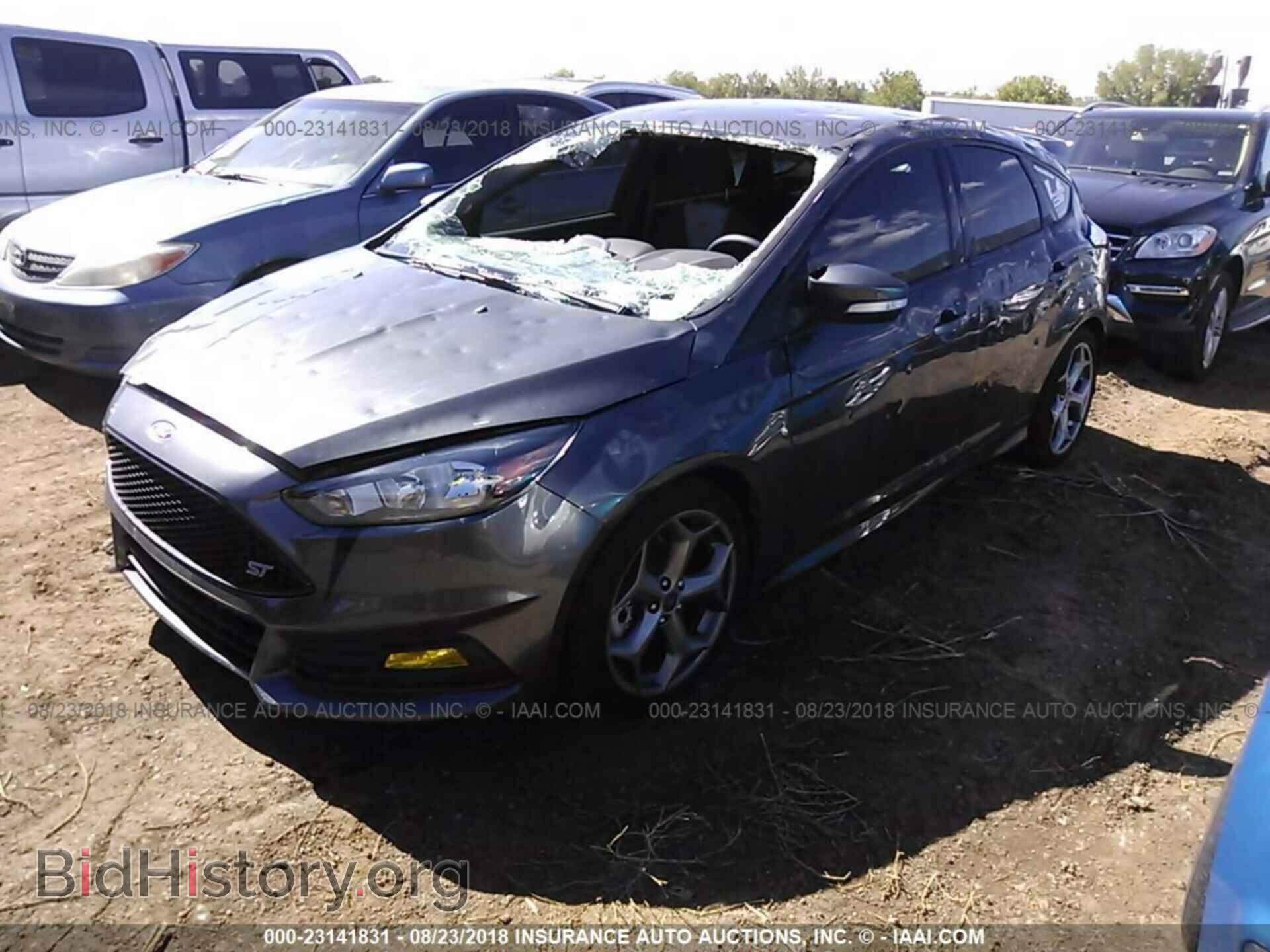 2017 Ford Focus - VIN: 1FADP3L96HL343081 - Photo 2