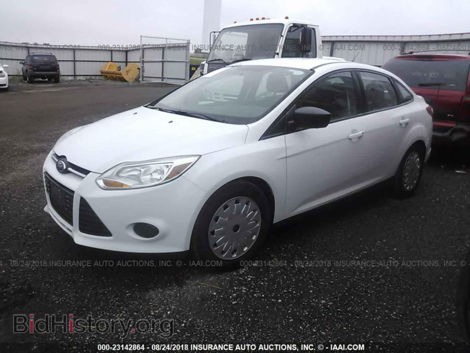 2014 Ford Focus - VIN: 1FADP3F2XEL356149 - Photo 2