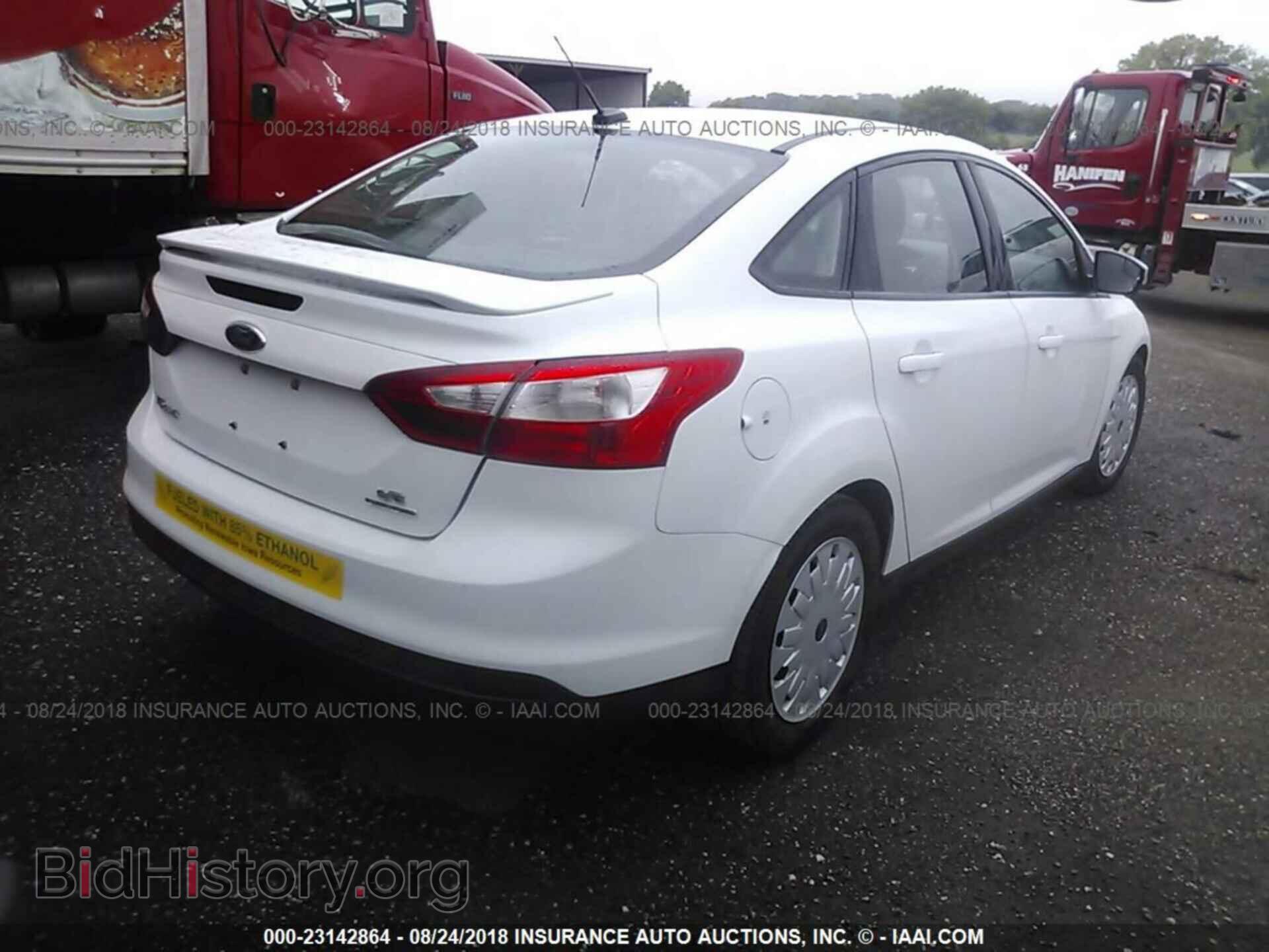 2014 Ford Focus - VIN: 1FADP3F2XEL356149 - Photo 4