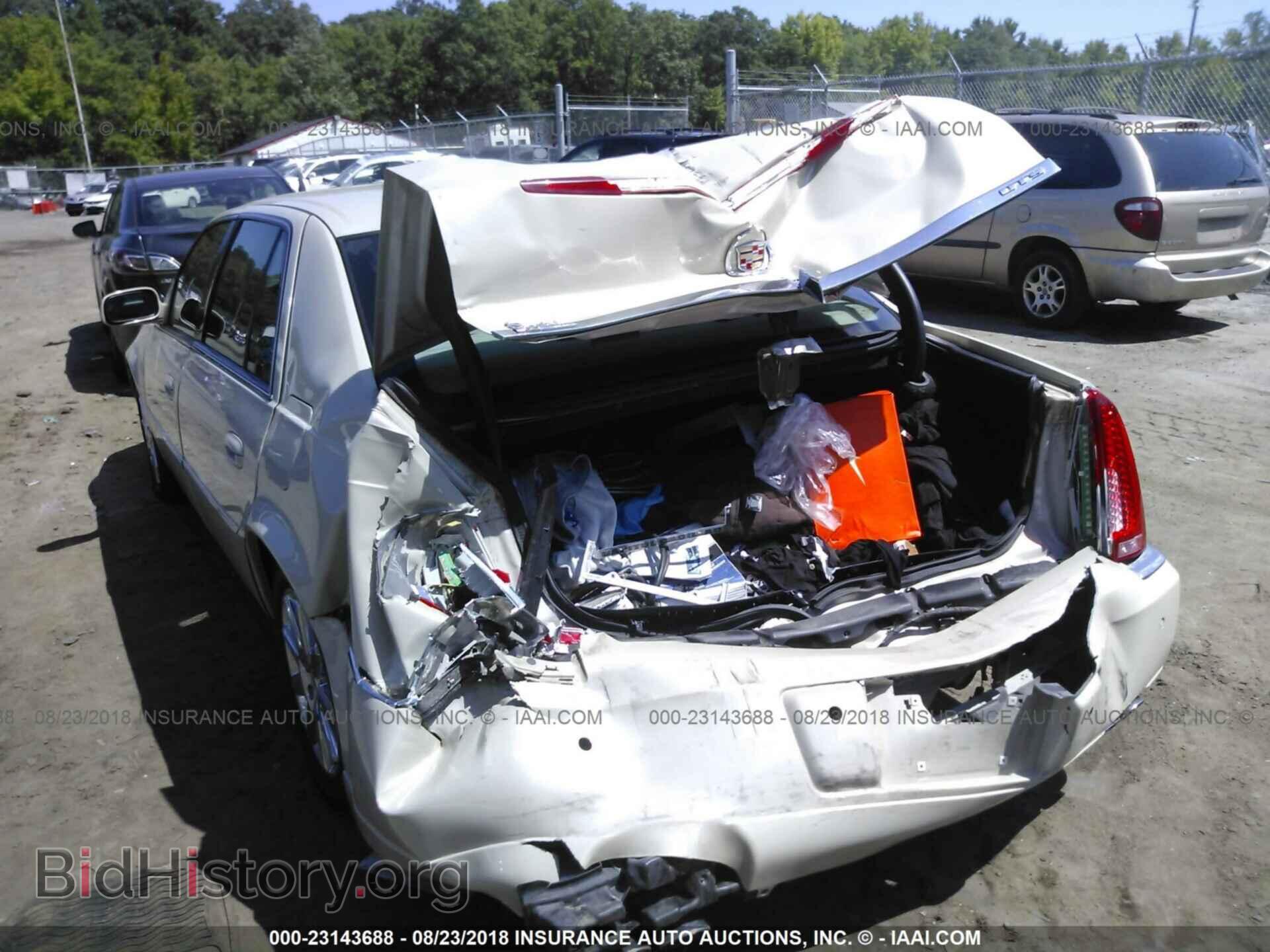 2011 Cadillac Dts - VIN: 1G6KH5E67BU131663 - Photo 6