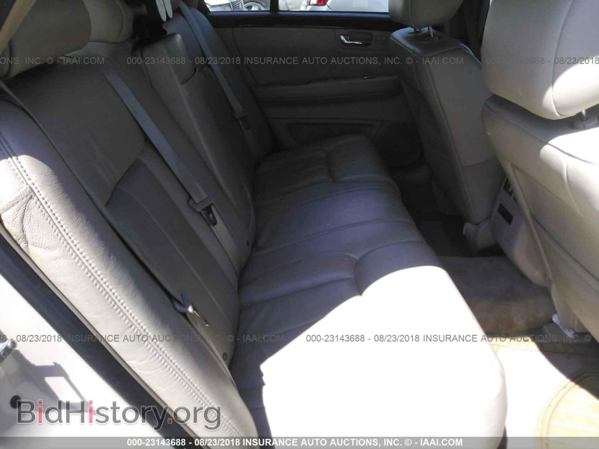 2011 Cadillac Dts - VIN: 1G6KH5E67BU131663 - Photo 8