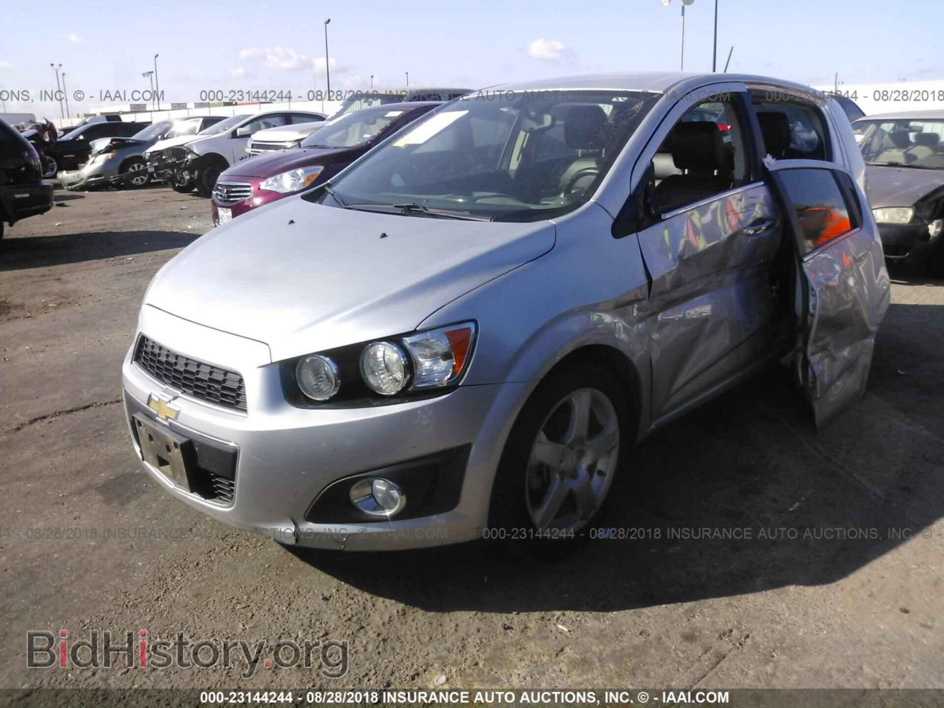 2015 Chevrolet Sonic - VIN: 1G1JE6SB3F4102376 - Фото 2