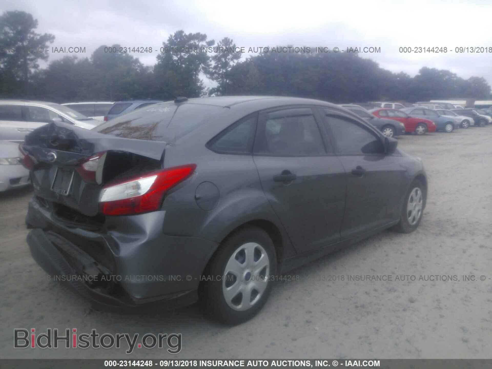 2012 Ford Focus - VIN: 1FAHP3E29CL303605 - Photo 4