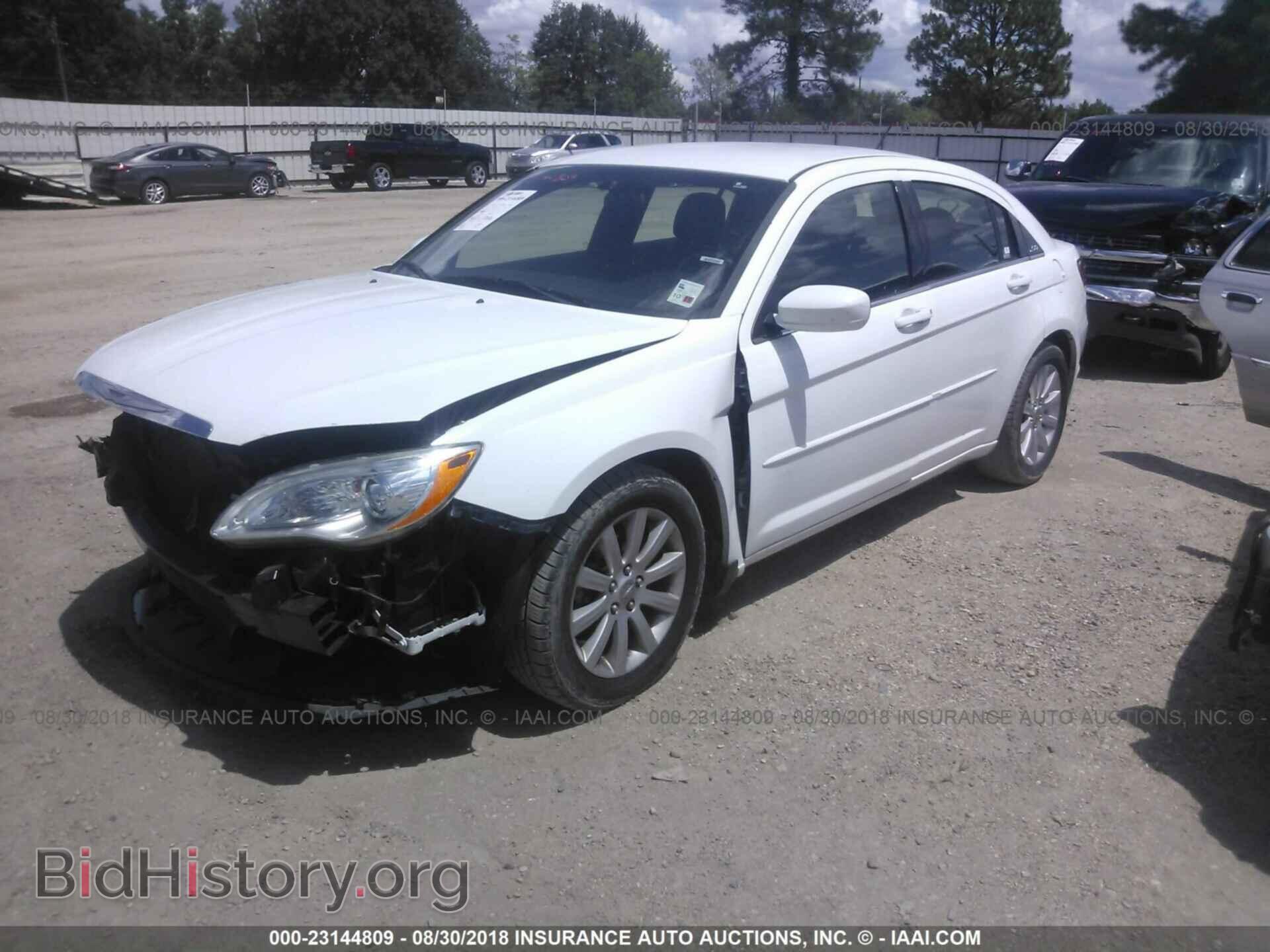 2013 Chrysler 200 - VIN: 1C3CCBBB2DN714790 - Photo 2