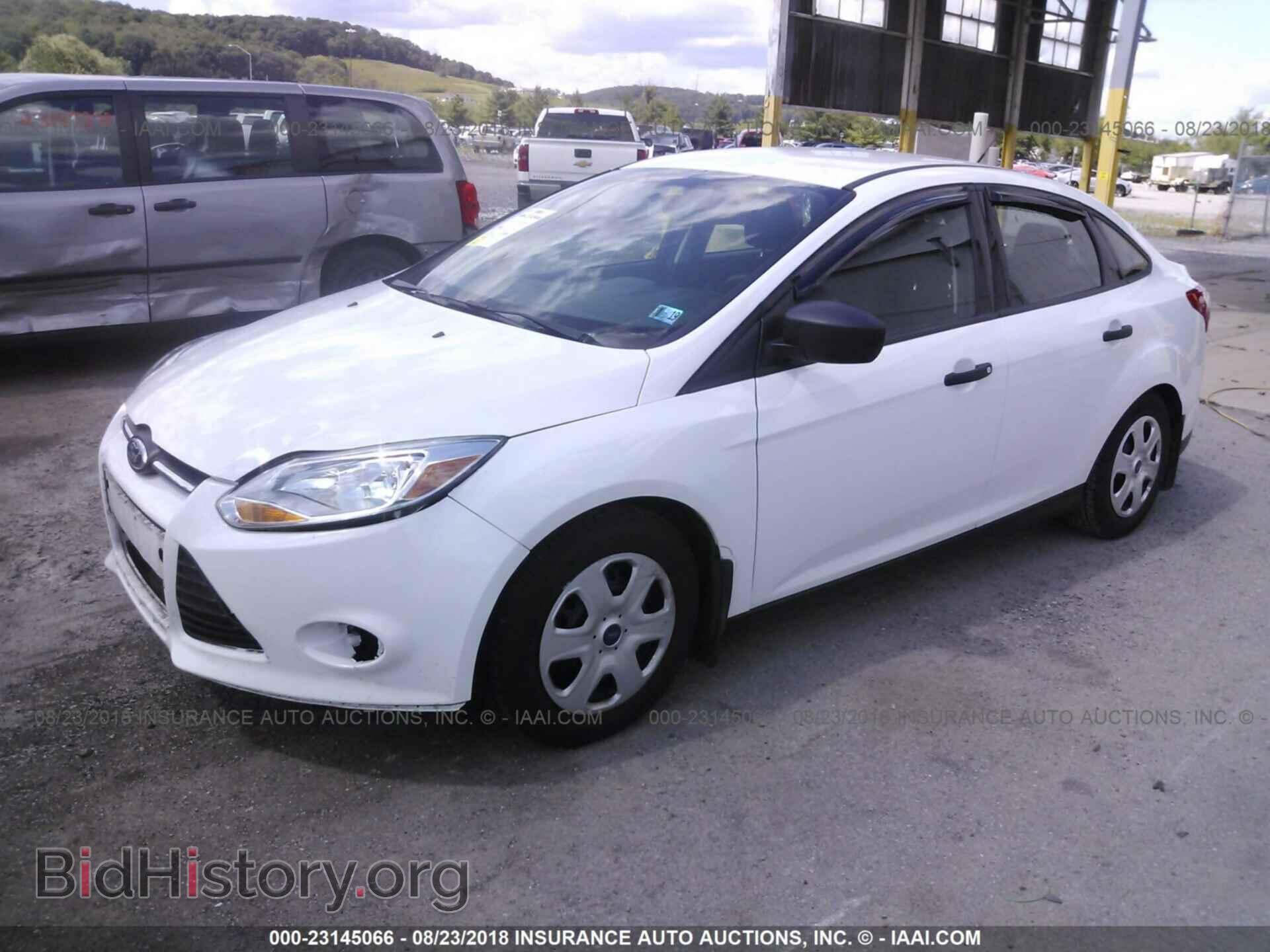2014 Ford Focus - VIN: 1FADP3E24EL346122 - Photo 2