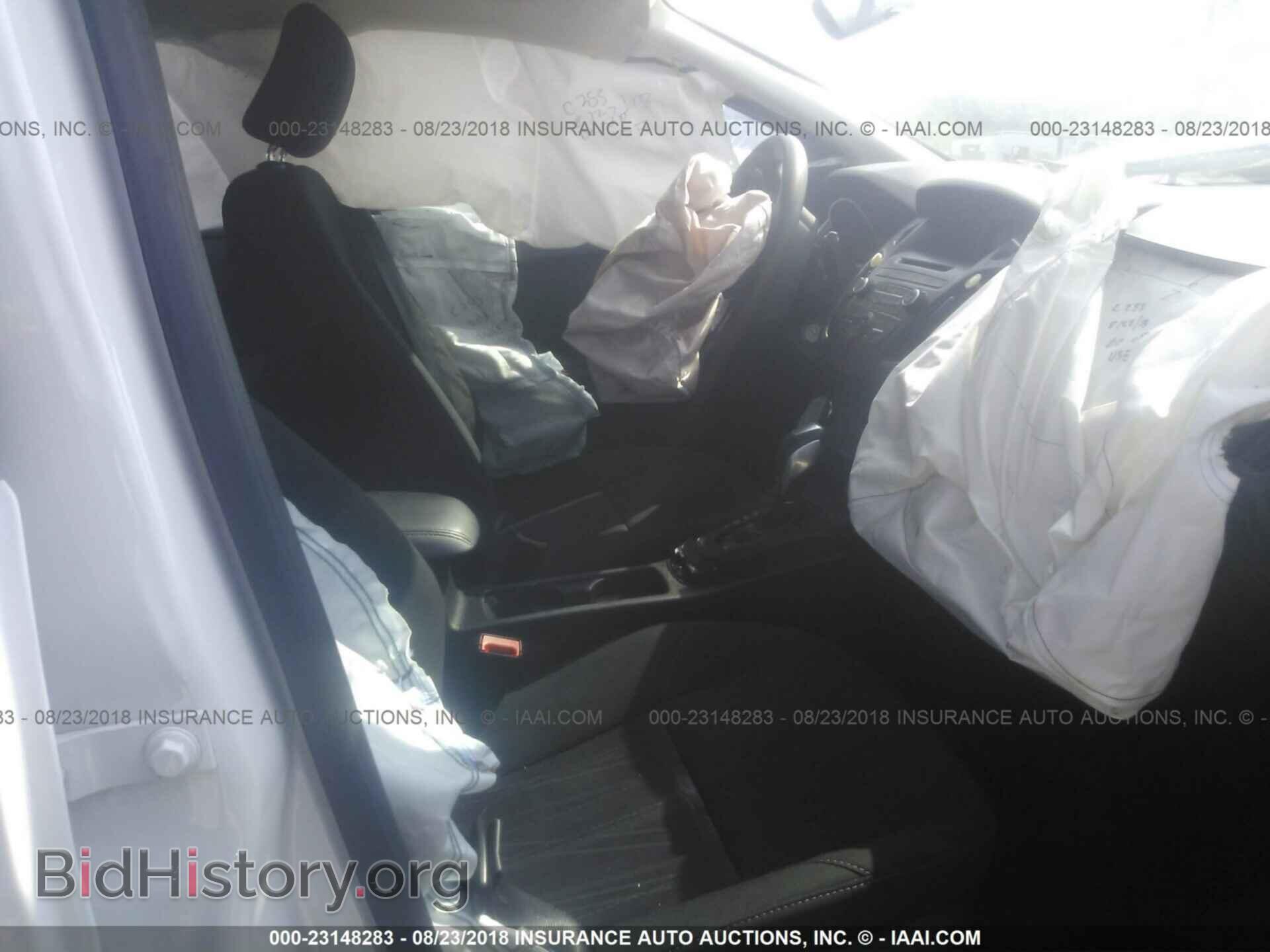 2016 Ford Focus - VIN: 1FADP3F20GL255575 - Photo 5