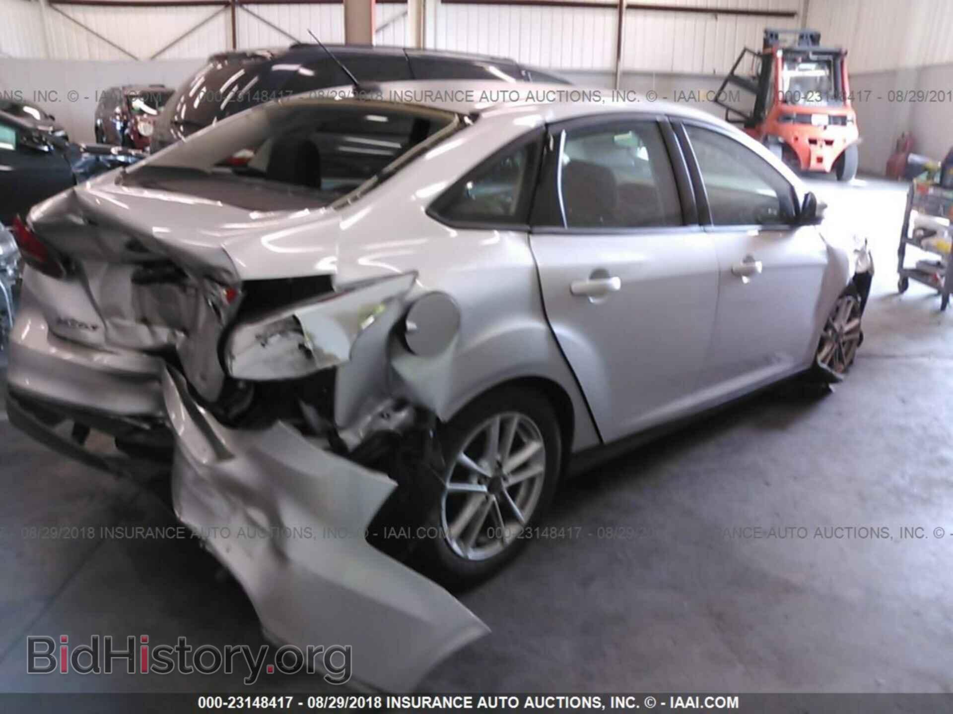 2016 Ford Focus - VIN: 1FADP3F28GL363717 - Photo 4