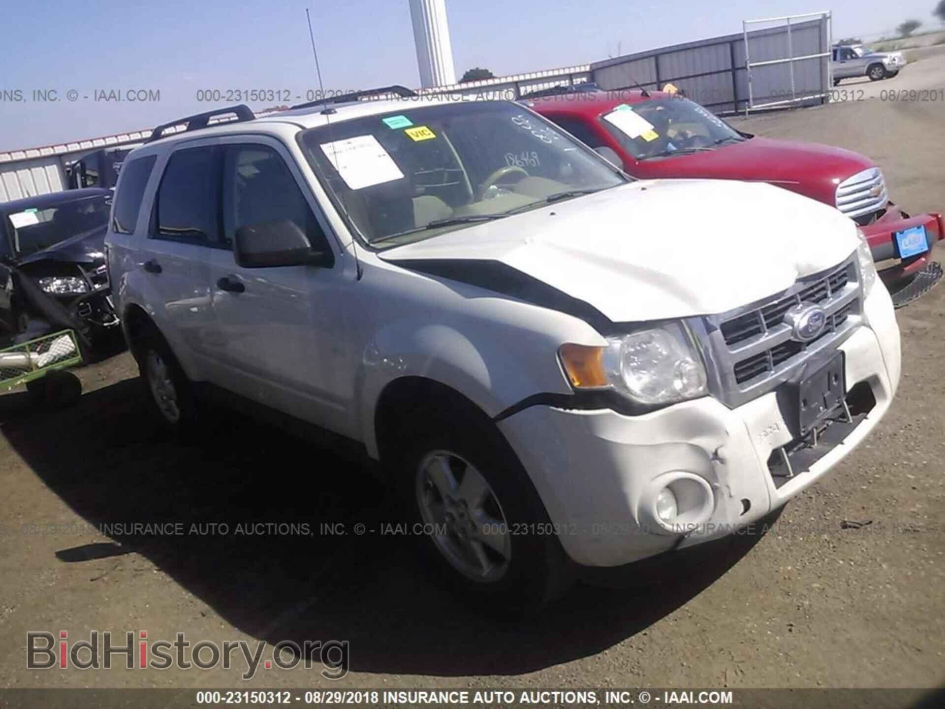 Photo 1FMCU0D79BKB96290 - Ford Escape 2011