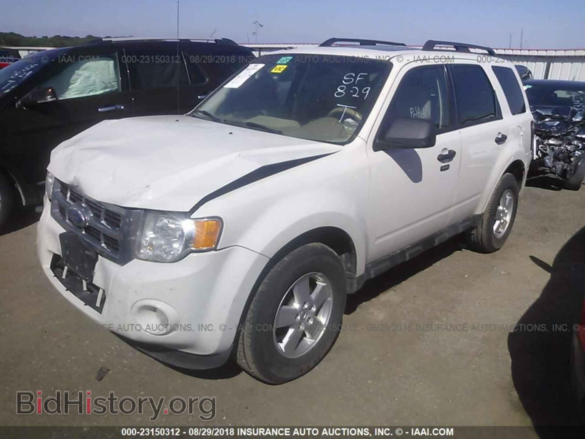 2011 Ford Escape - VIN: 1FMCU0D79BKB96290 - Photo 2
