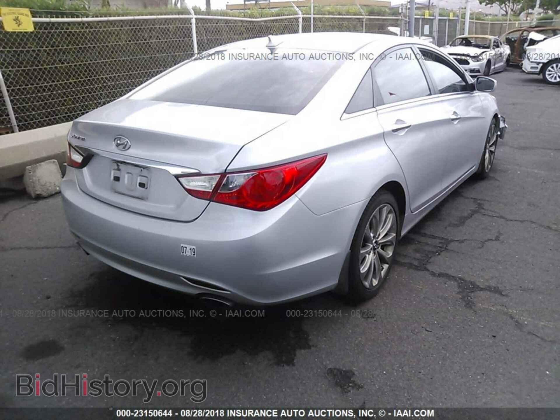 2012 Hyundai Sonata - VIN: 5NPEC4AC1CH338656 - Photo 4
