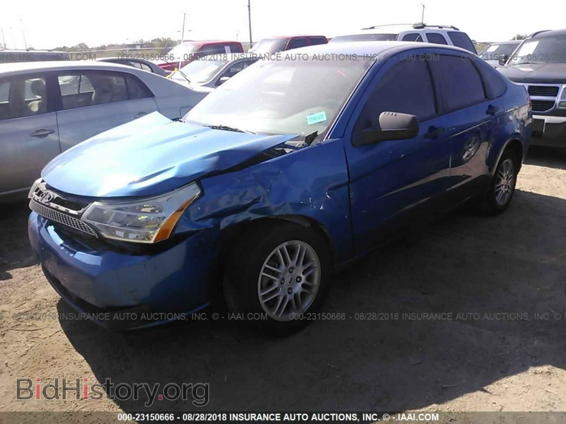 2011 Ford Focus - VIN: 1FAHP3EN0BW117264 - Фото 2