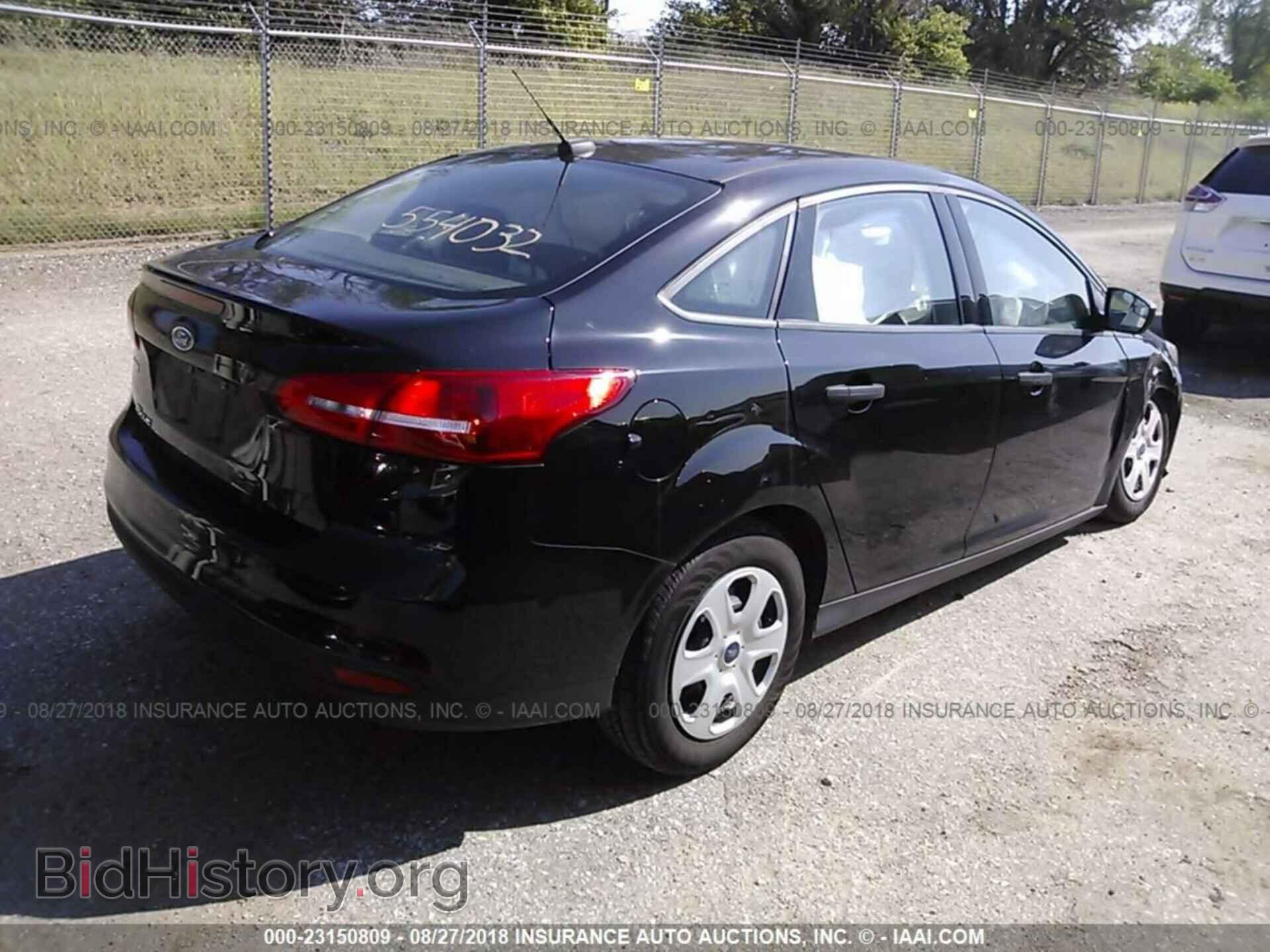 2017 Ford Focus - VIN: 1FADP3E23HL342499 - Photo 4