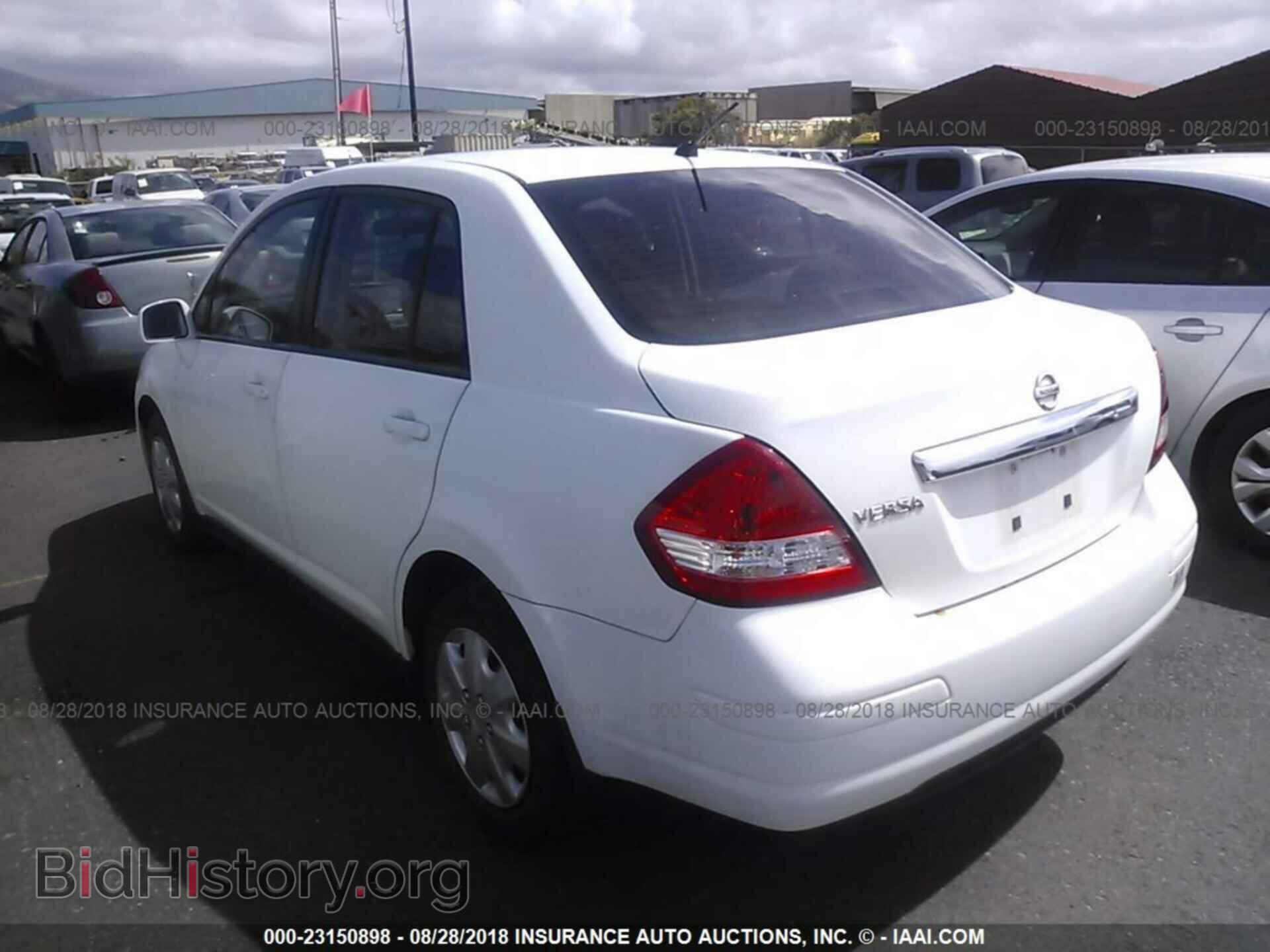 2011 Nissan Versa - VIN: 3N1BC1AP1BL449276 - Фото 3