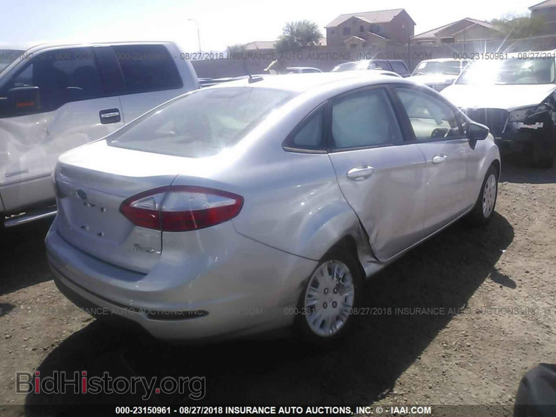 2018 Ford Fiesta - VIN: 3FADP4AJ5JM100949 - Фото 4