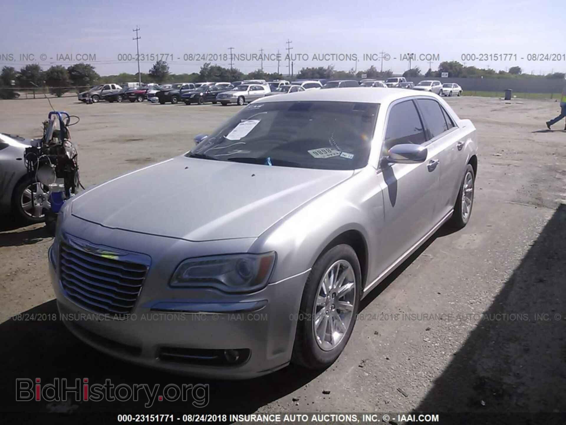 2012 Chrysler 300c - VIN: 2C3CCAET0CH263560 - Фото 2