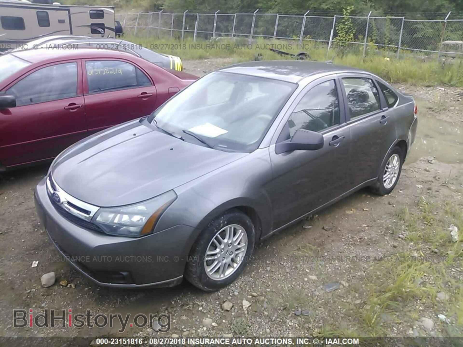 2011 Ford Focus - VIN: 1FAHP3FN8BW163617 - Photo 2