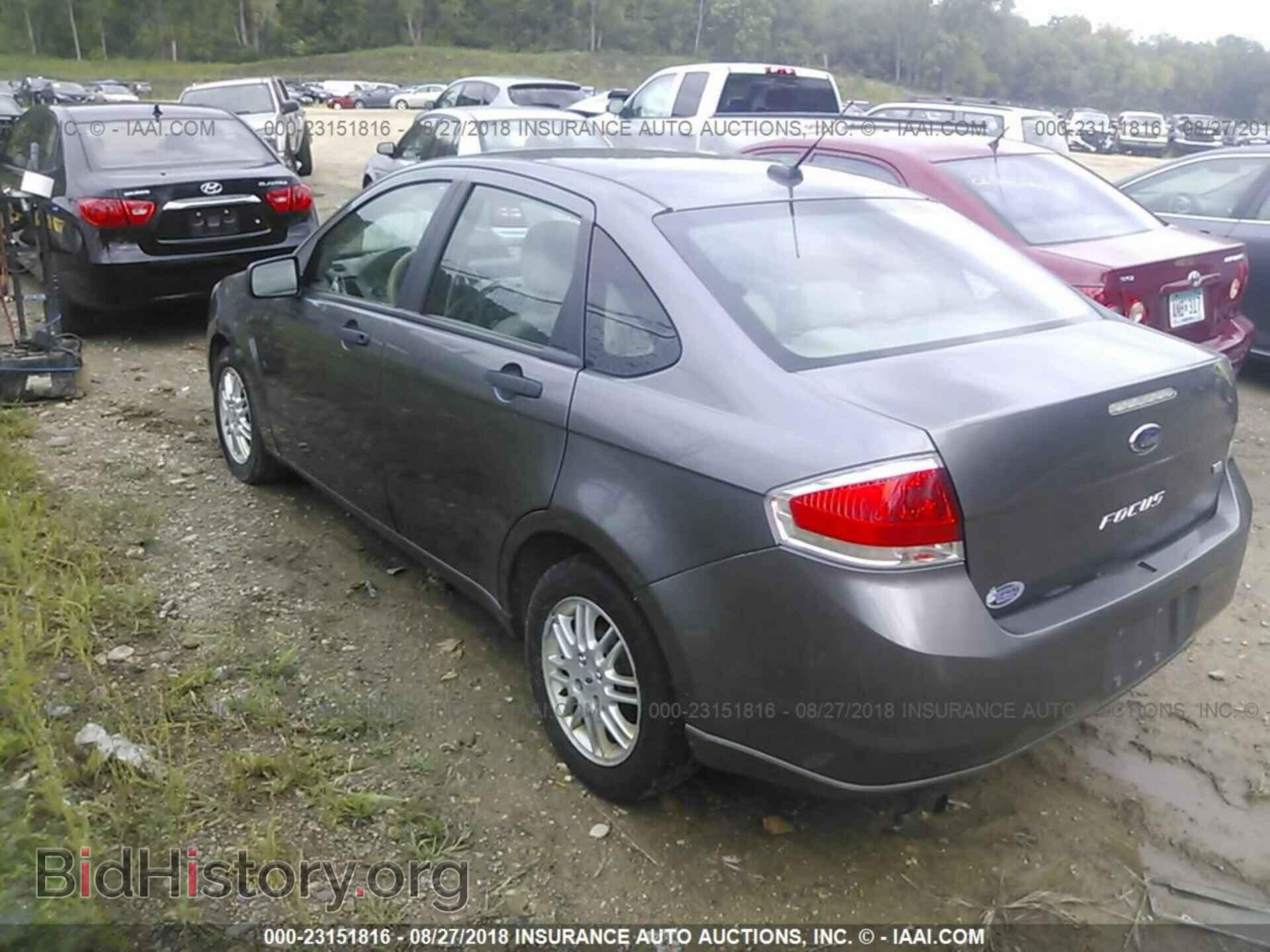 2011 Ford Focus - VIN: 1FAHP3FN8BW163617 - Photo 3