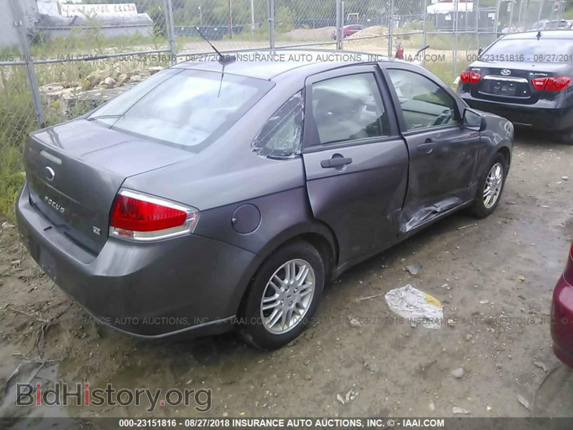 2011 Ford Focus - VIN: 1FAHP3FN8BW163617 - Photo 4