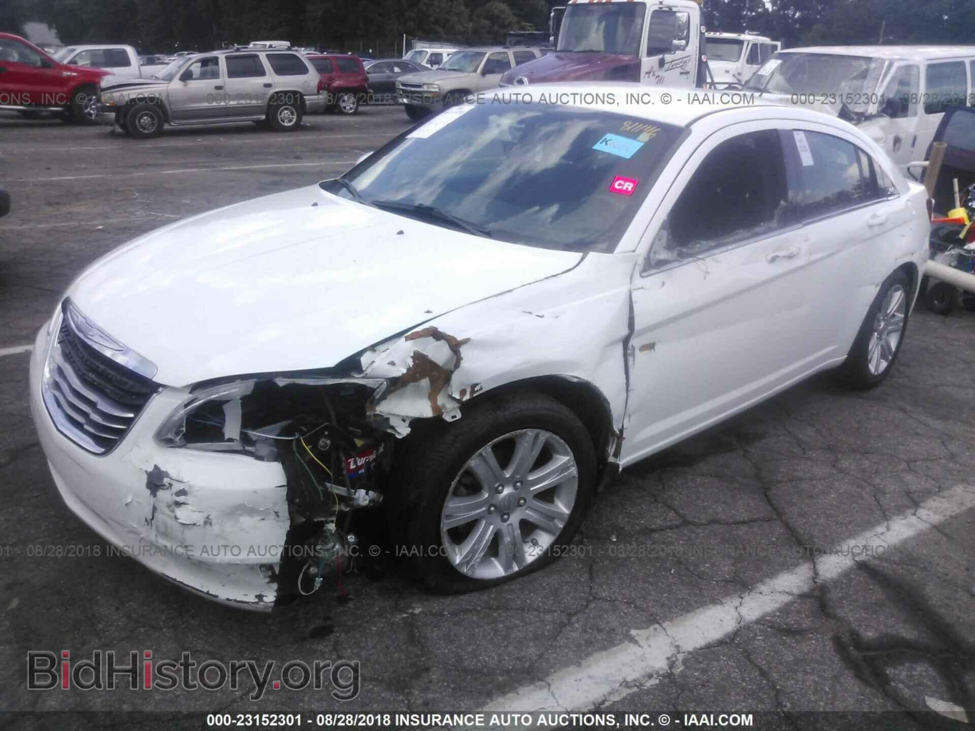2013 Chrysler 200 - VIN: 1C3CCBAB1DN698292 - Photo 2