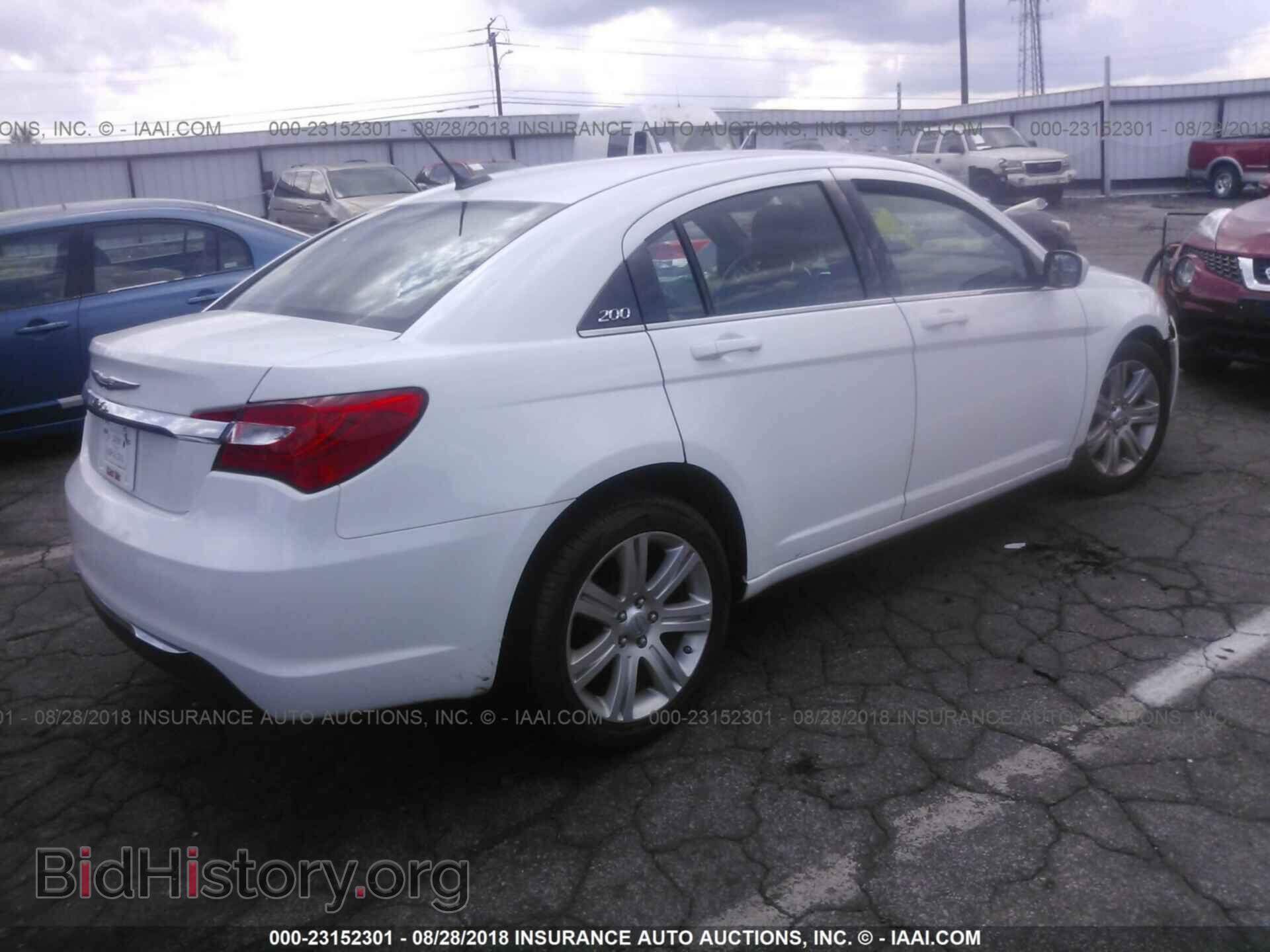 2013 Chrysler 200 - VIN: 1C3CCBAB1DN698292 - Photo 4