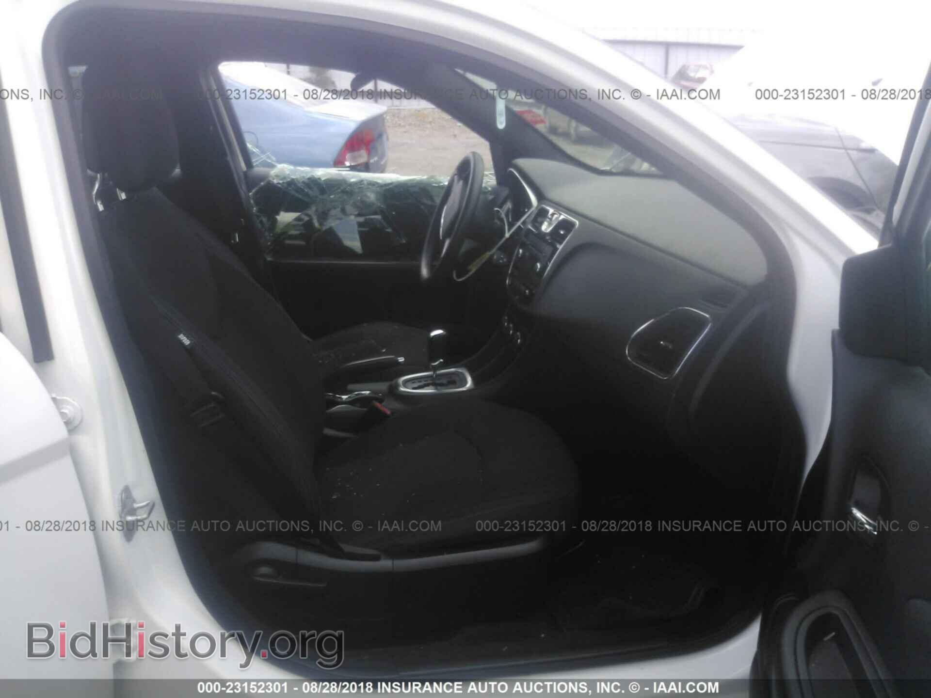 2013 Chrysler 200 - VIN: 1C3CCBAB1DN698292 - Photo 5
