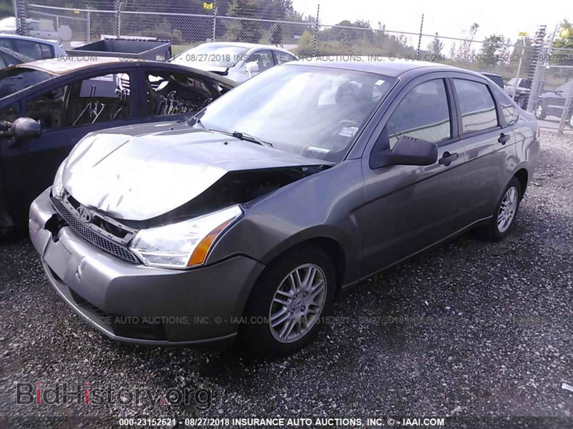 2011 Ford Focus - VIN: 1FAHP3FN1BW178198 - Фото 2