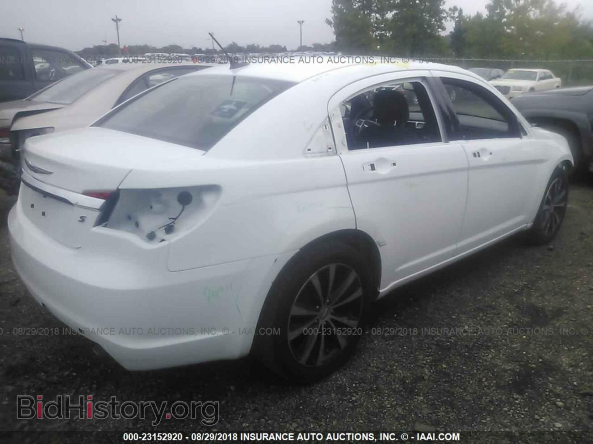 2014 Chrysler 200 - VIN: 1C3CCBBG4EN197778 - Photo 4