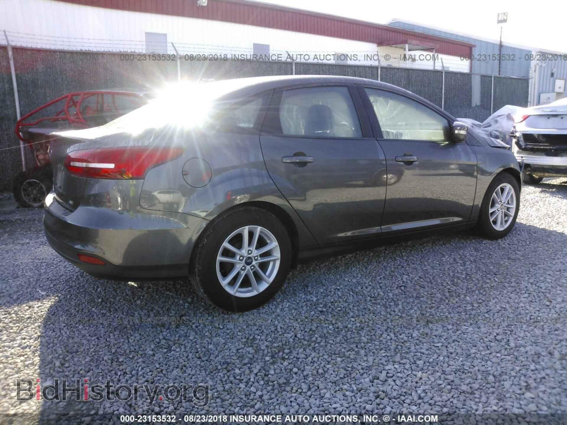 2017 Ford Focus - VIN: 1FADP3F29HL332347 - Photo 4