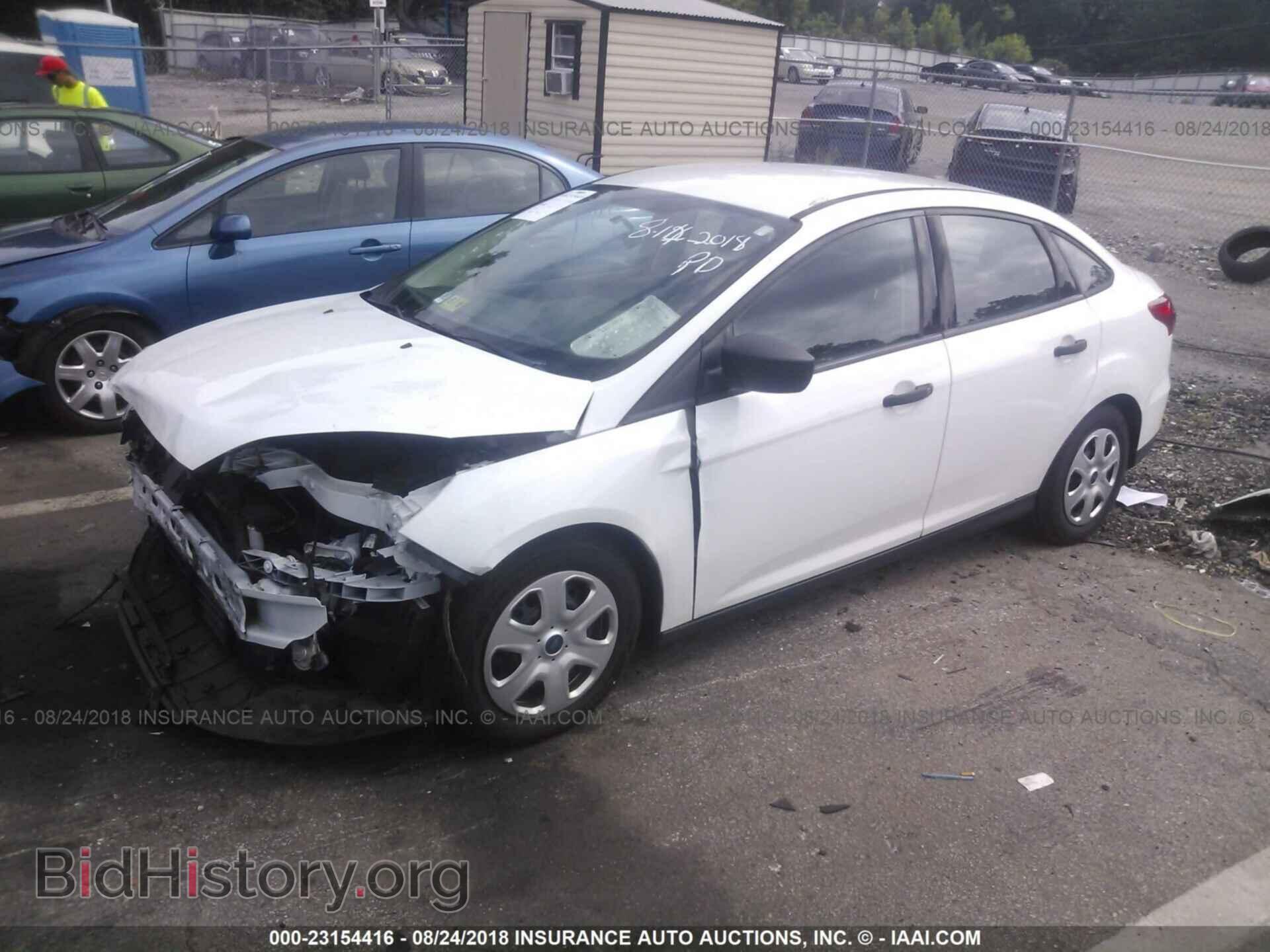 2015 Ford Focus - VIN: 1FADP3E26FL311924 - Photo 2