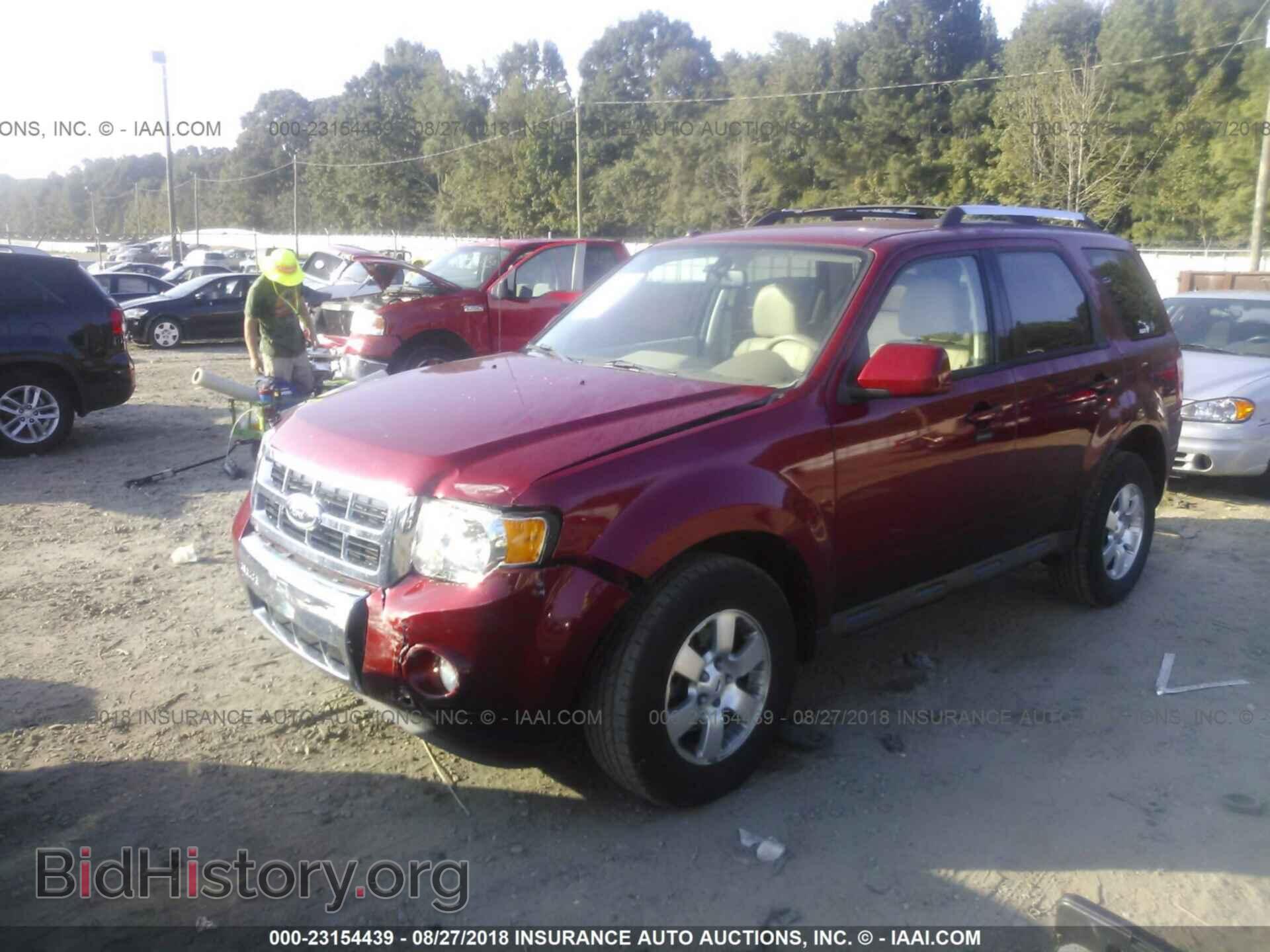 2011 Ford Escape - VIN: 1FMCU0E70BKC24962 - Фото 2