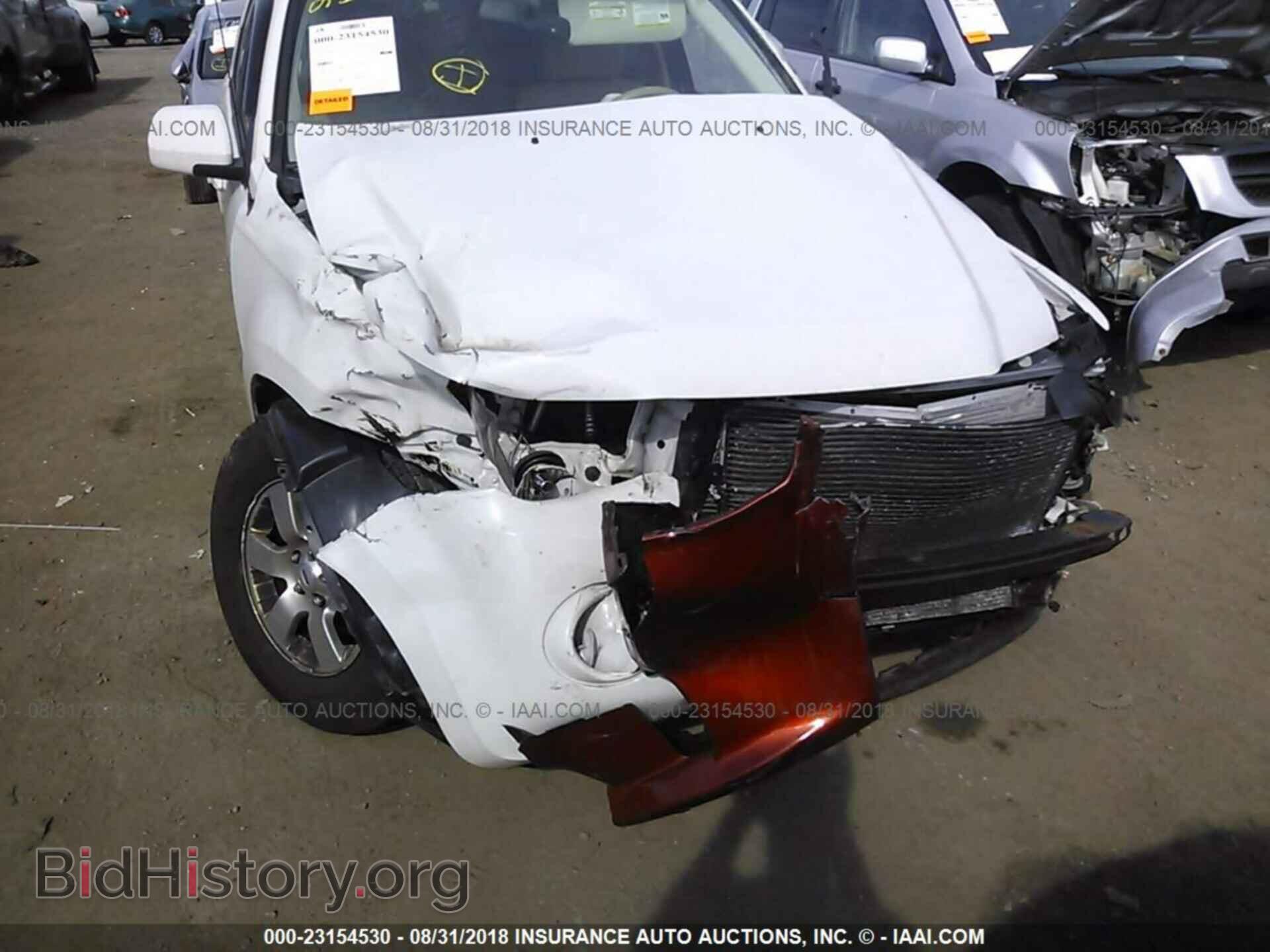 2011 Ford Escape - VIN: 1FMCU0EG3BKC69443 - Photo 6