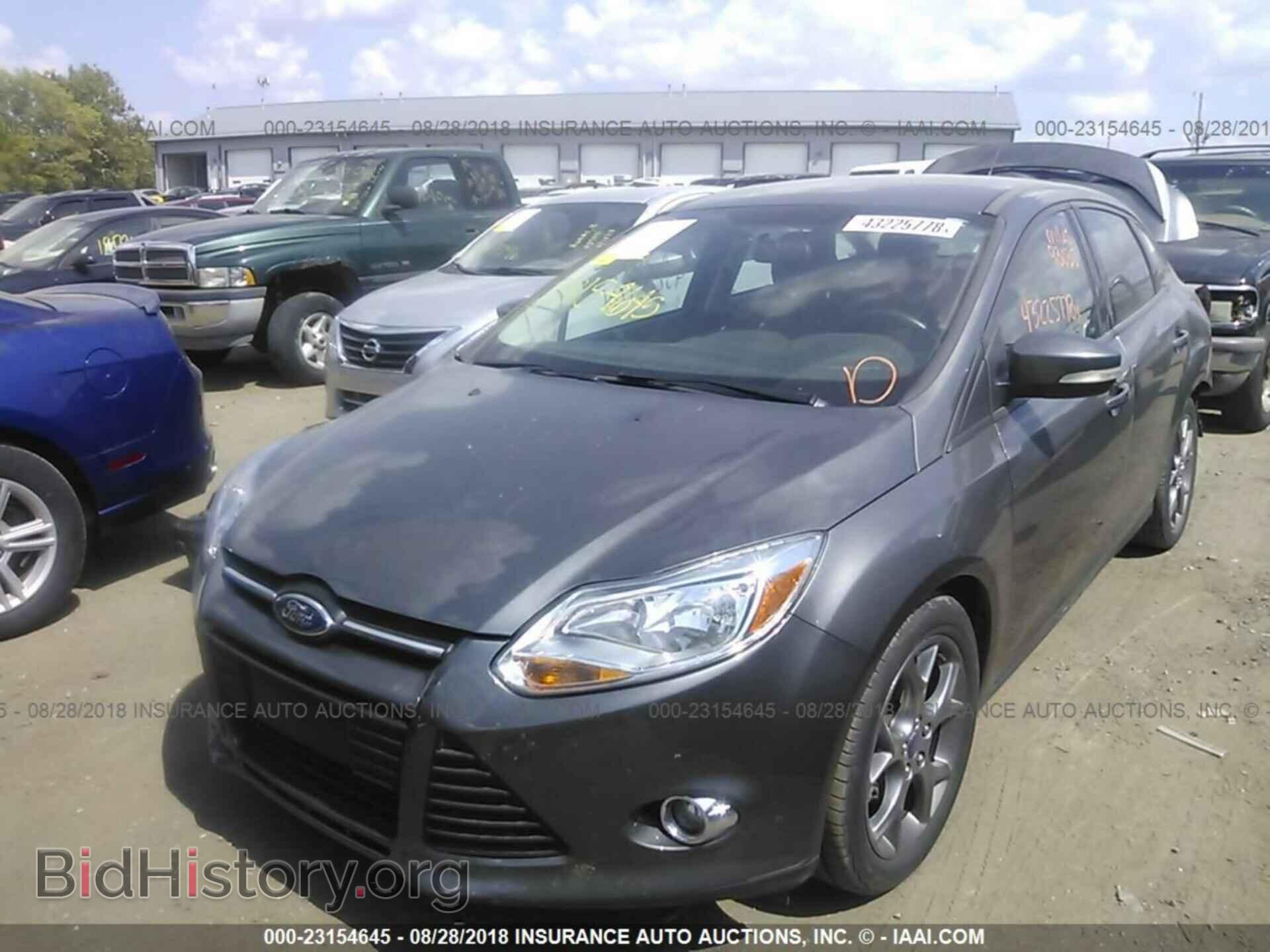 2013 Ford Focus - VIN: 1FADP3F28DL137270 - Photo 2