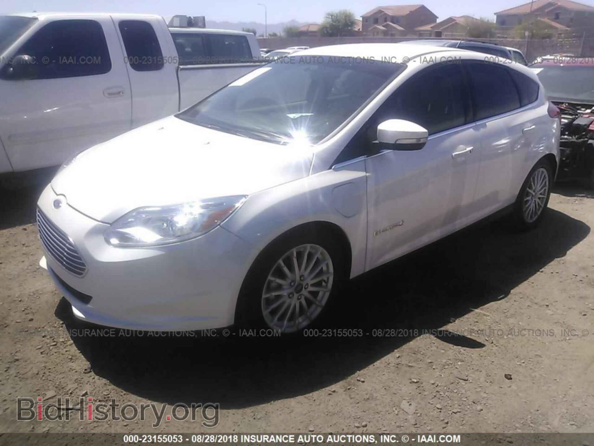 2017 Ford Focus - VIN: 1FADP3R48HL271151 - Photo 2