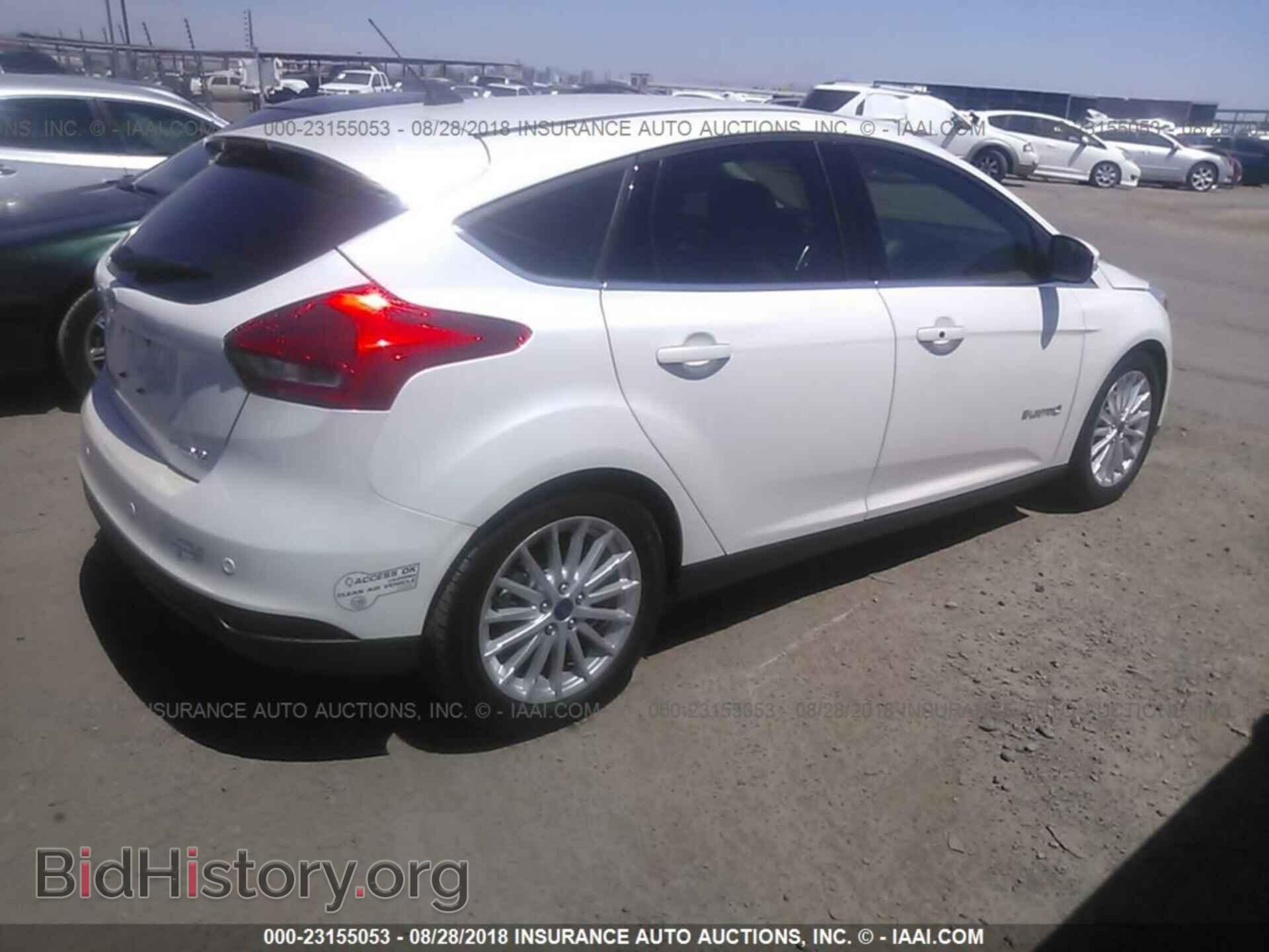 2017 Ford Focus - VIN: 1FADP3R48HL271151 - Photo 4