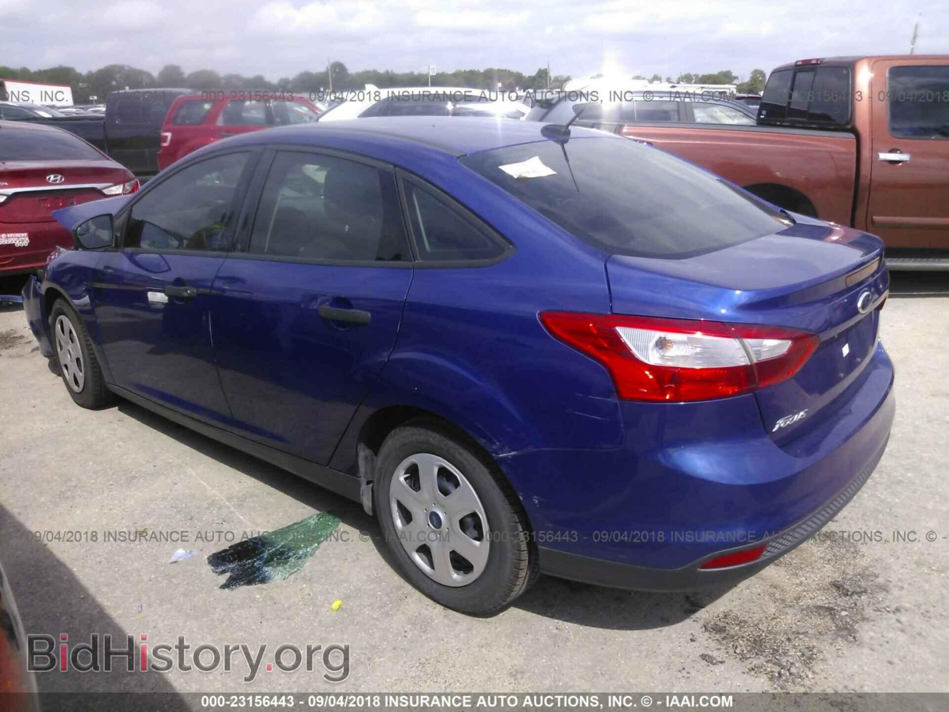 2012 Ford Focus - VIN: 1FAHP3E27CL295570 - Photo 3
