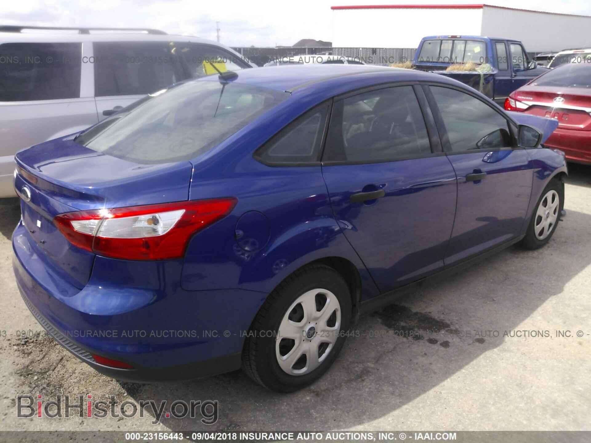 2012 Ford Focus - VIN: 1FAHP3E27CL295570 - Photo 4