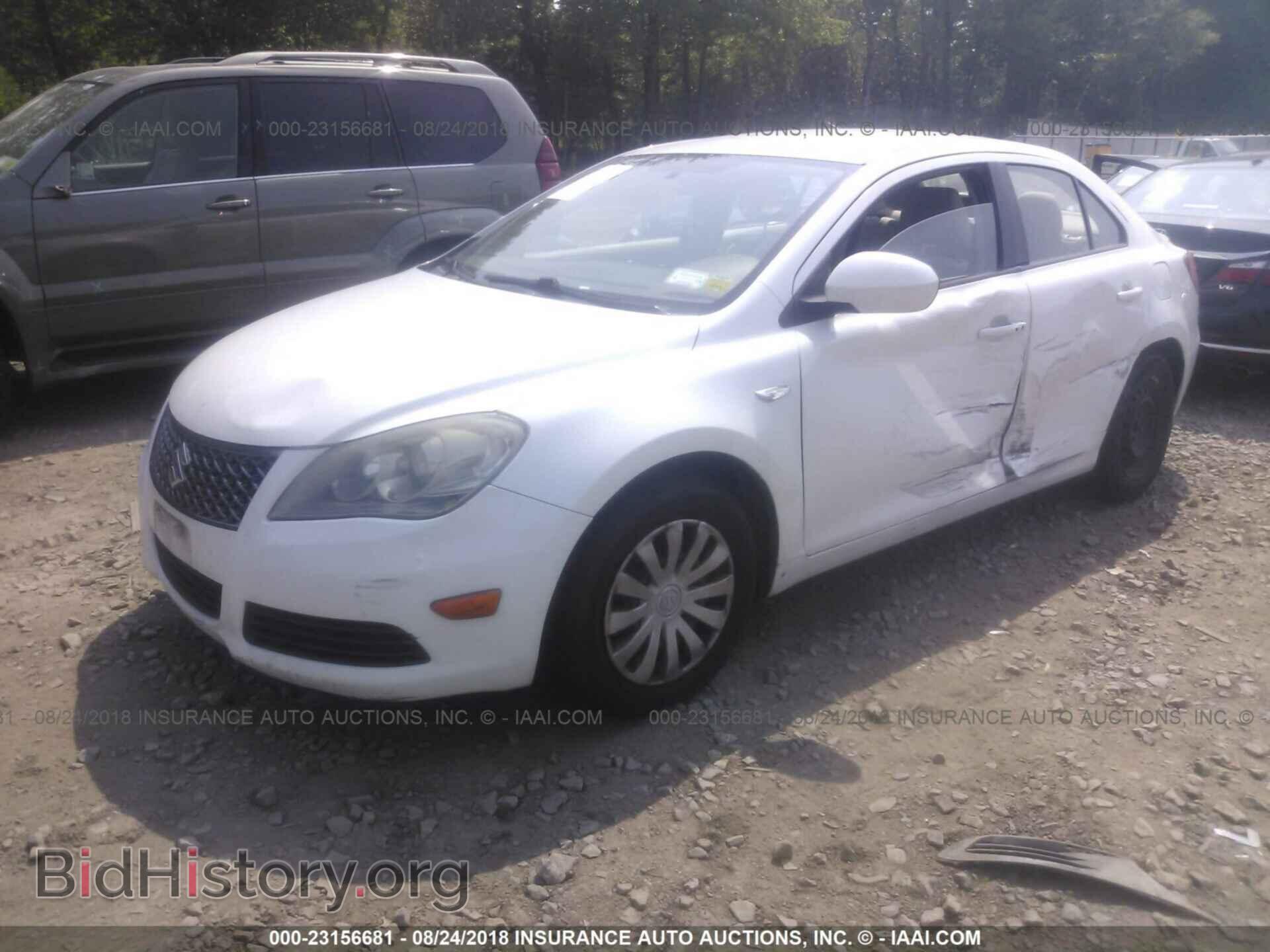 2011 Suzuki Kizashi - VIN: JS2RF9A11B6110403 - Photo 2