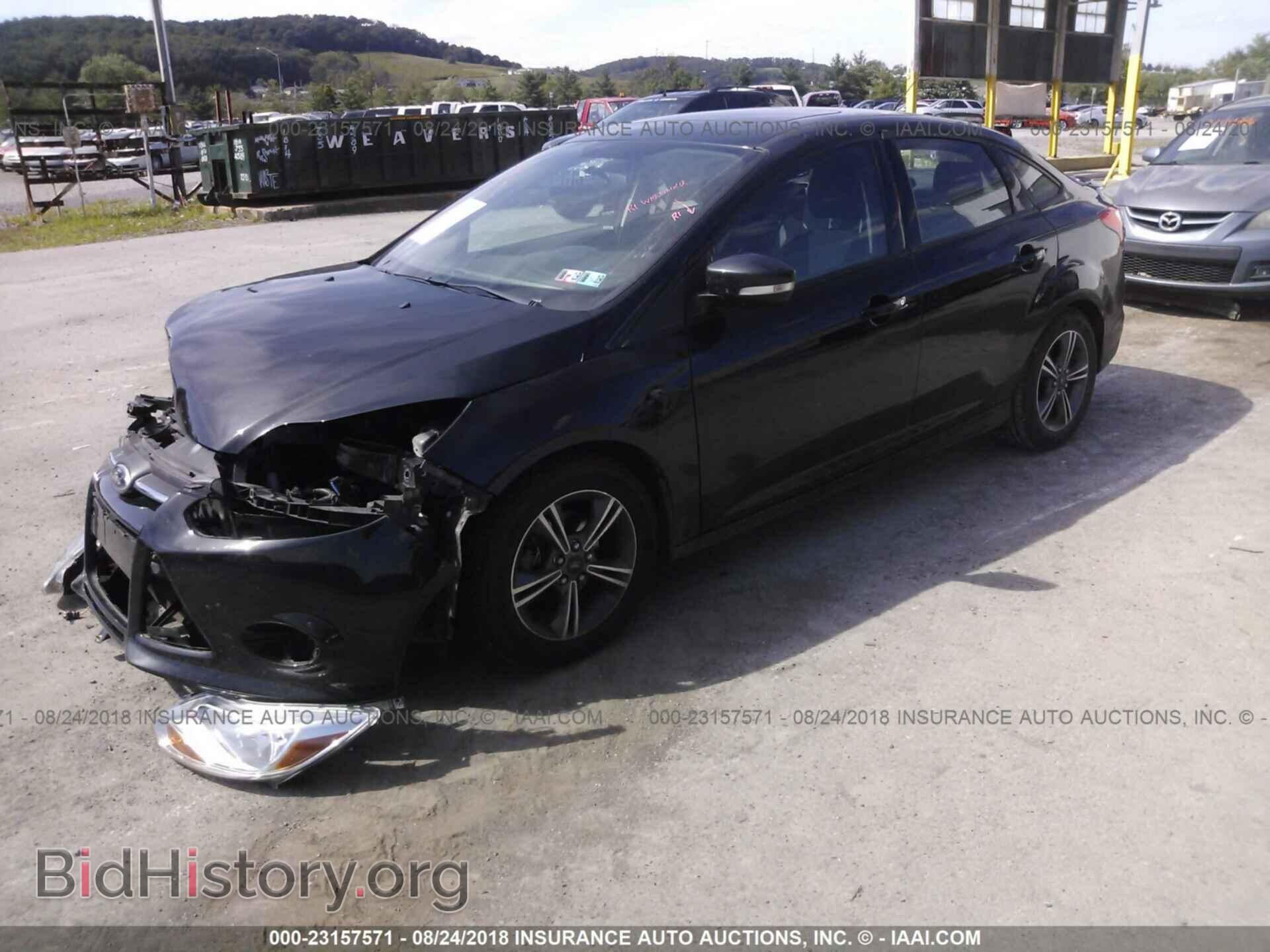 2014 Ford Focus - VIN: 1FADP3F28EL425193 - Фото 2