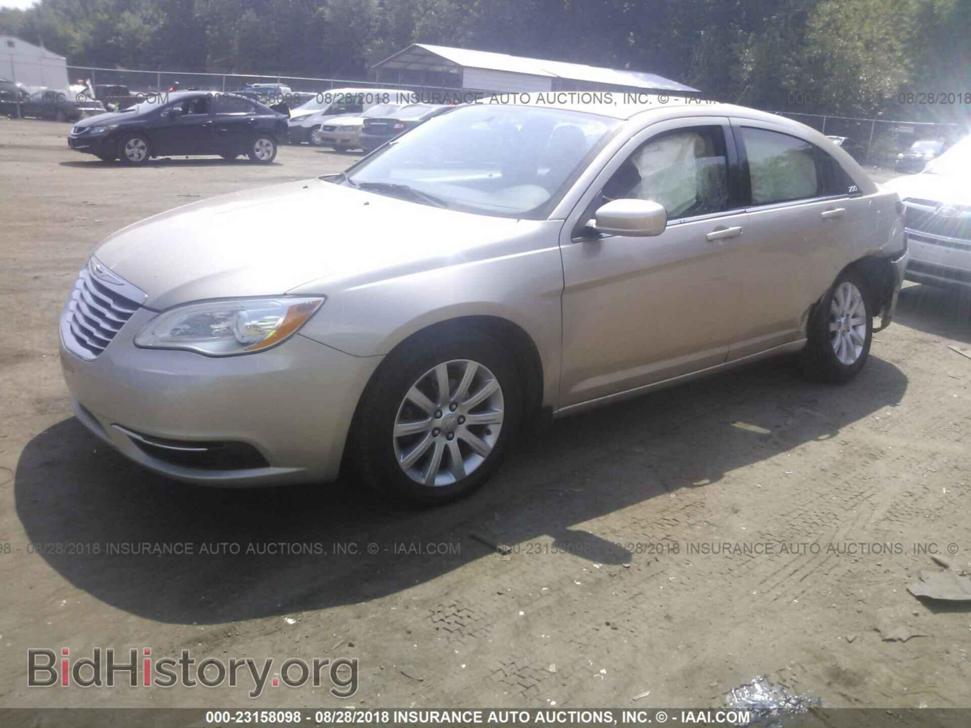 2013 Chrysler 200 - VIN: 1C3CCBBGXDN554265 - Фото 2
