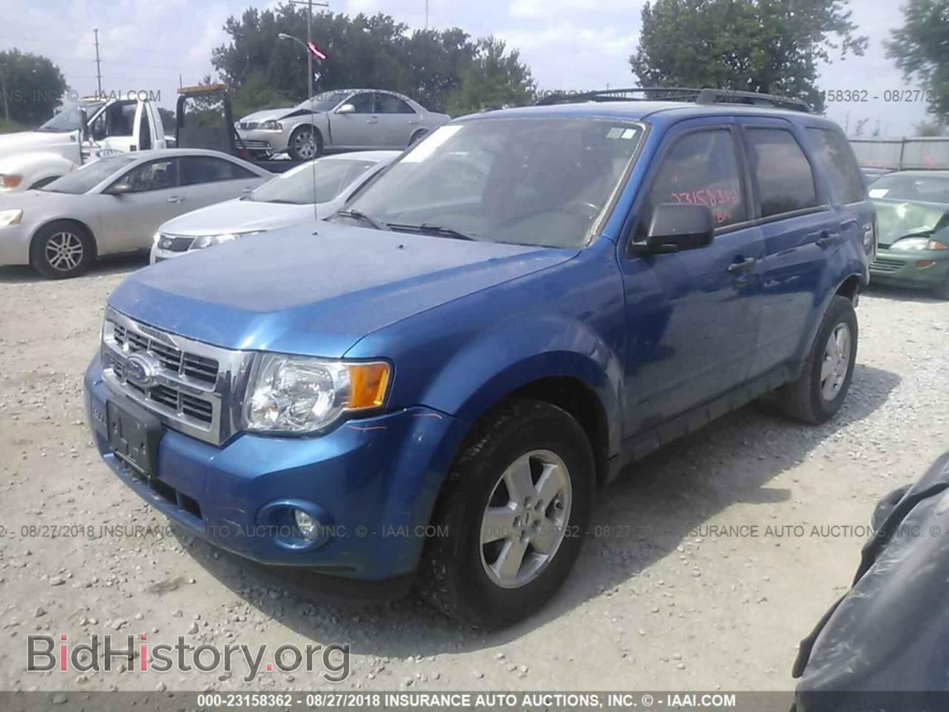 2011 Ford Escape - VIN: 1FMCU0D77BKB33141 - Фото 2