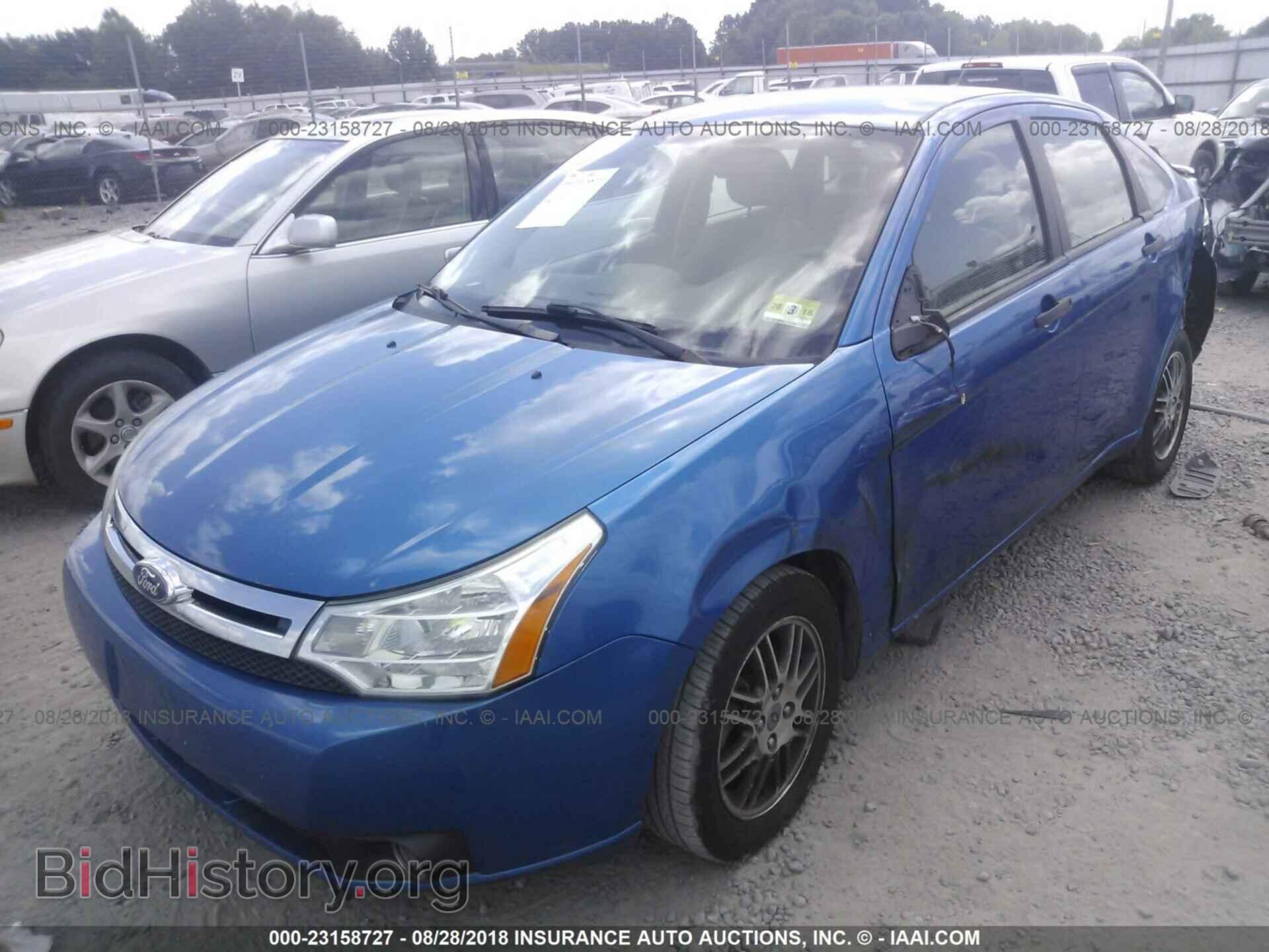 2011 Ford Focus - VIN: 1FAHP3FN1BW139787 - Photo 2