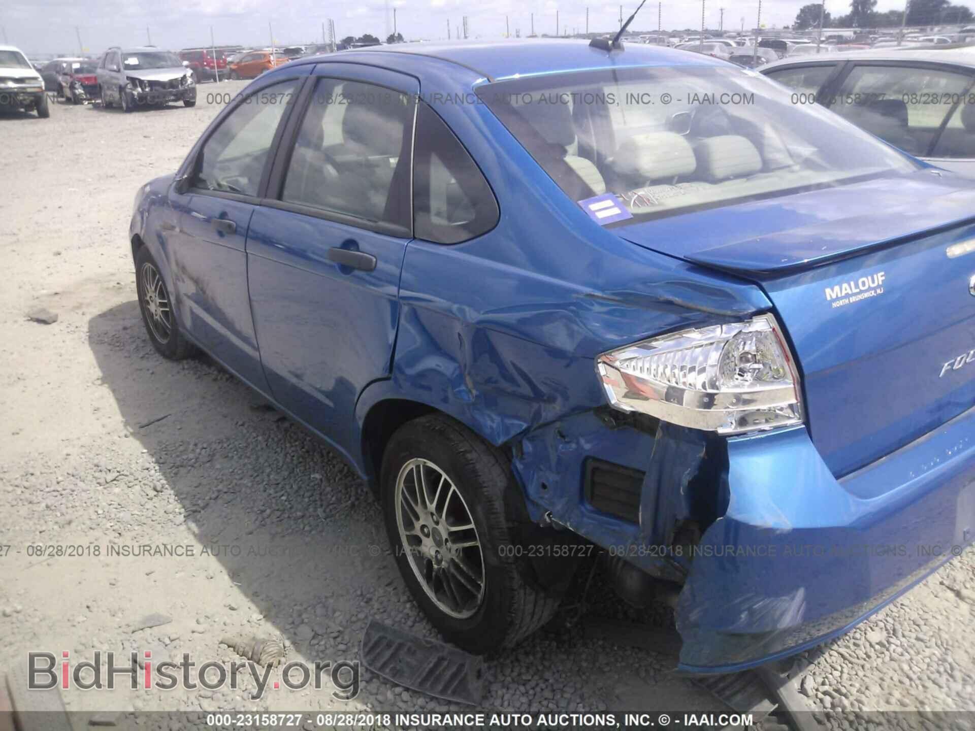 2011 Ford Focus - VIN: 1FAHP3FN1BW139787 - Photo 3